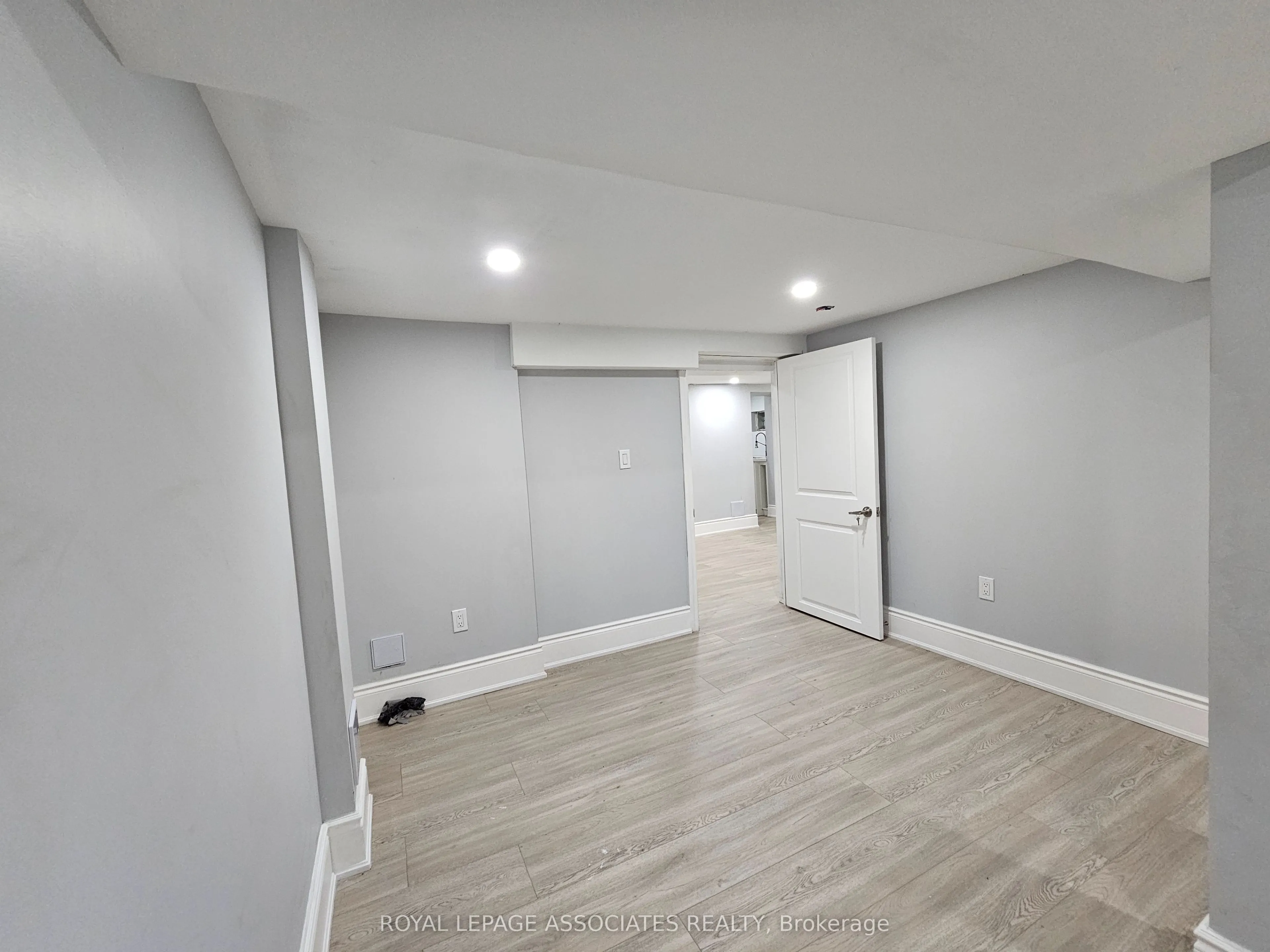 559 Ritson Road S