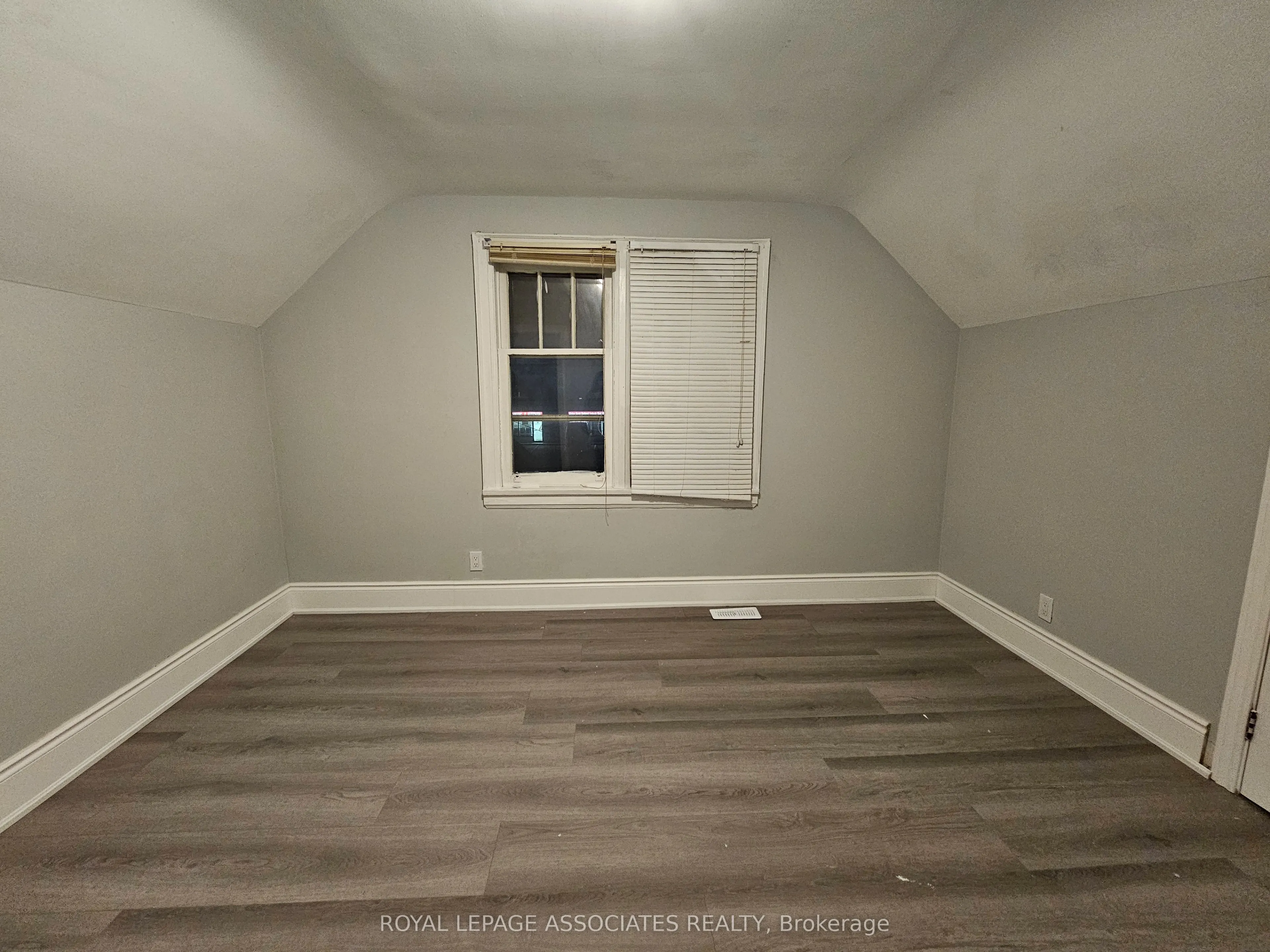 559 Ritson Road S