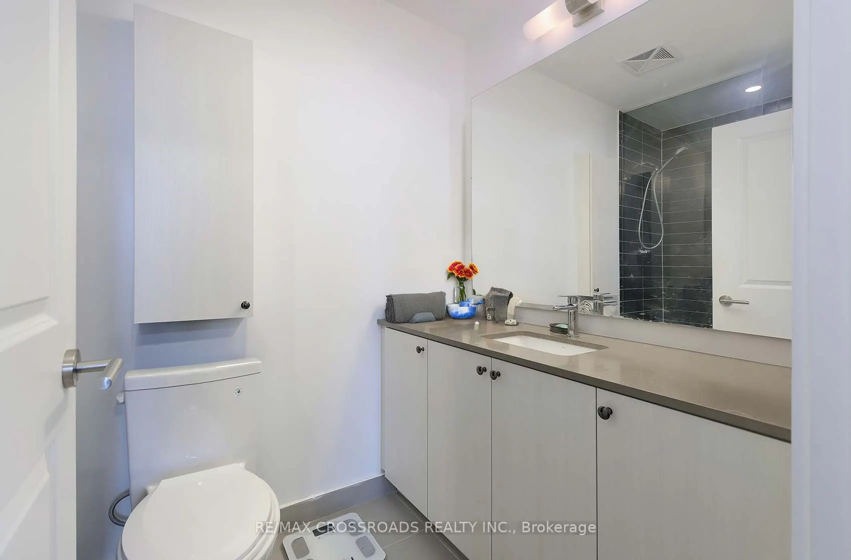 2799 Kingston Road #305