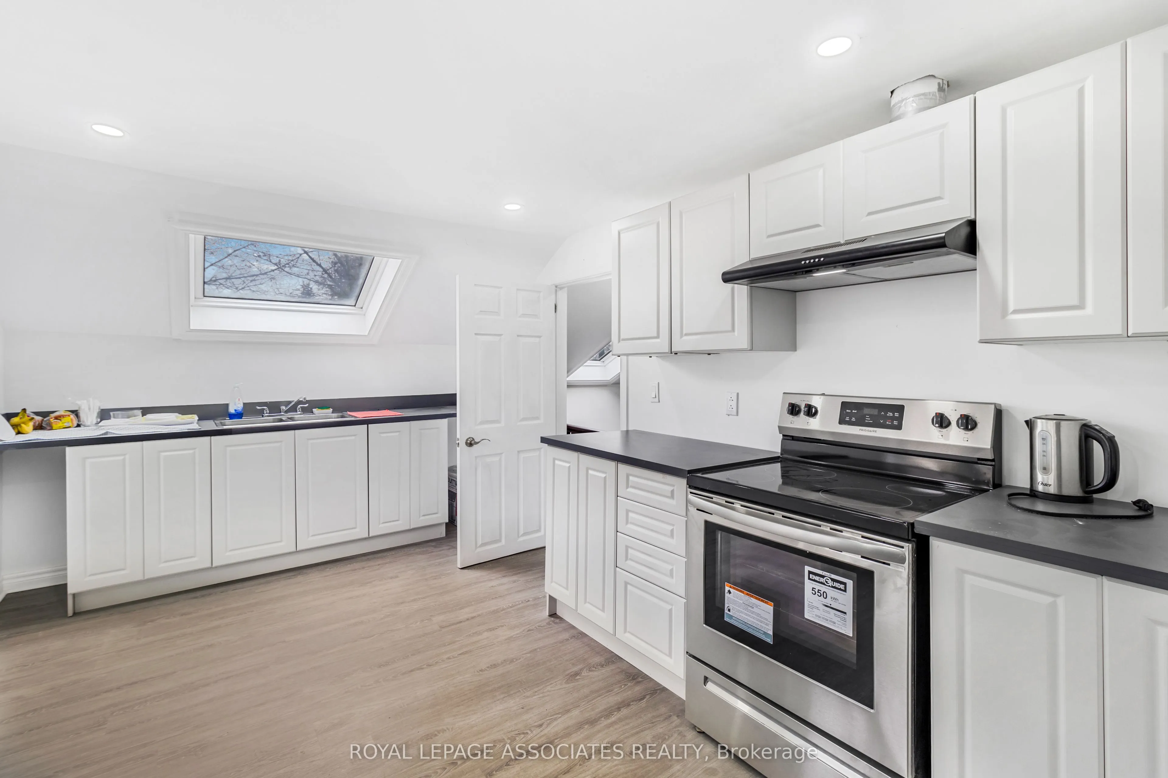 515 Kingston Road W