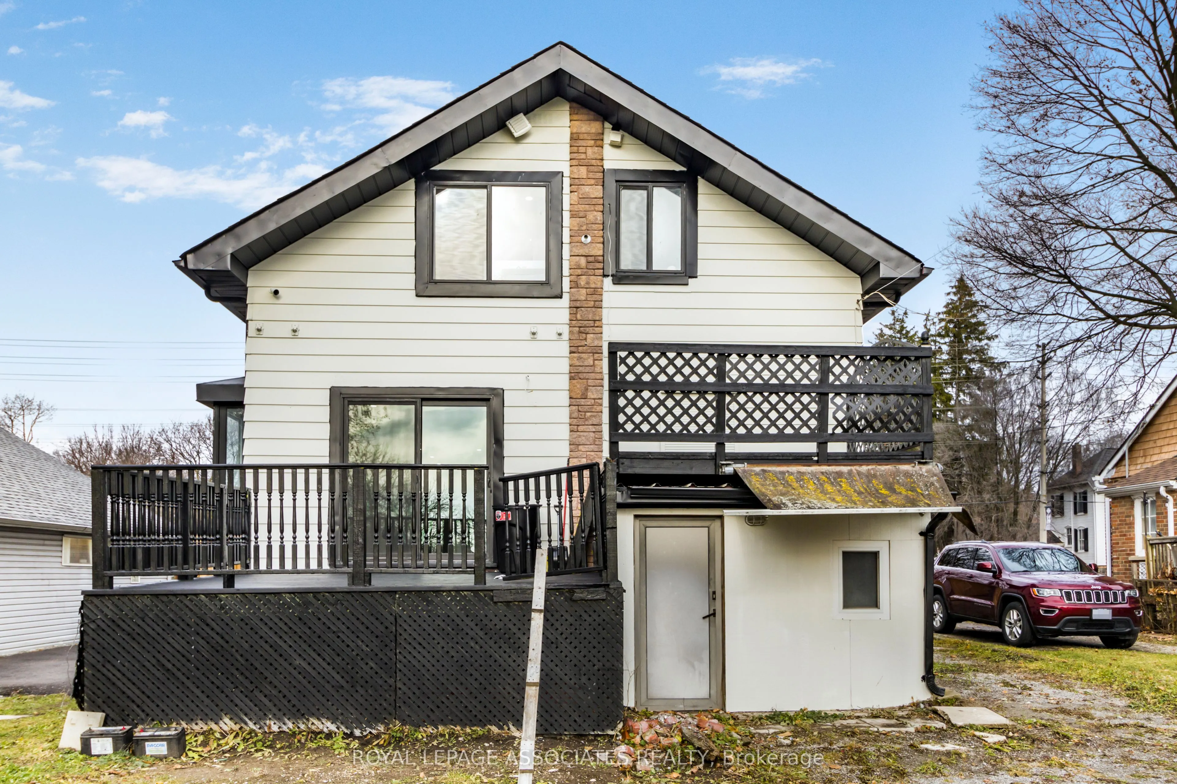 515 Kingston Road W