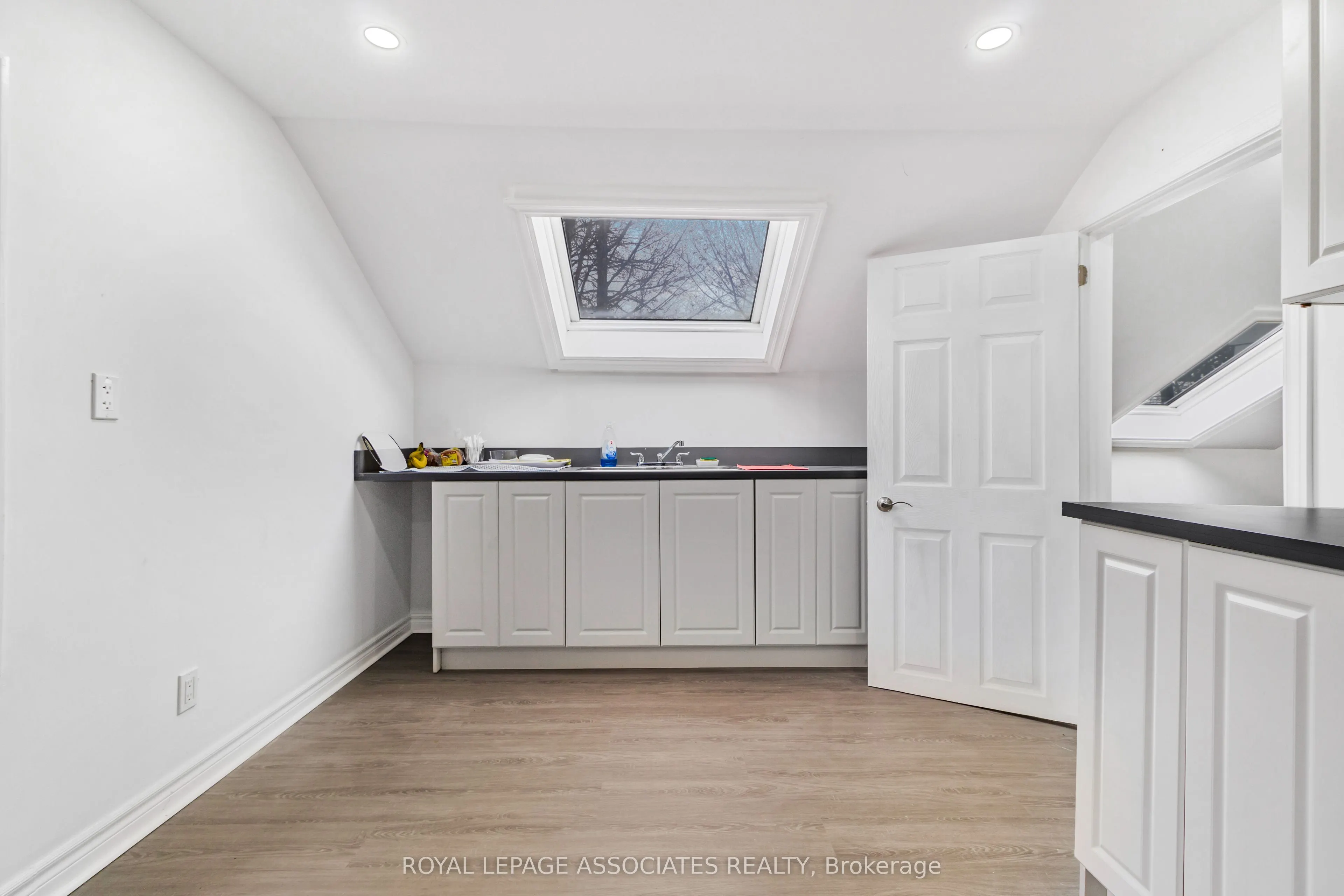 515 Kingston Road W