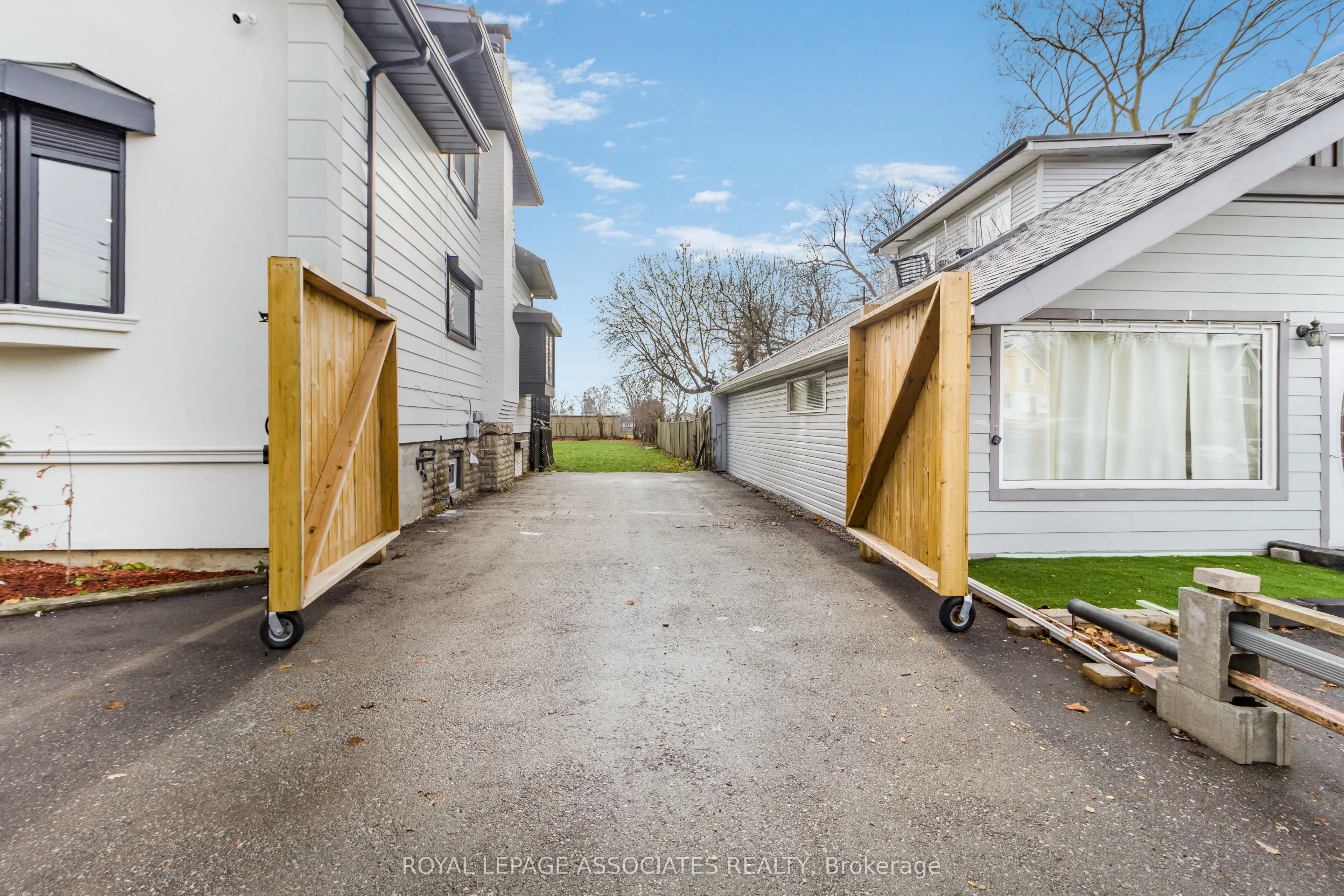 515 Kingston Road W