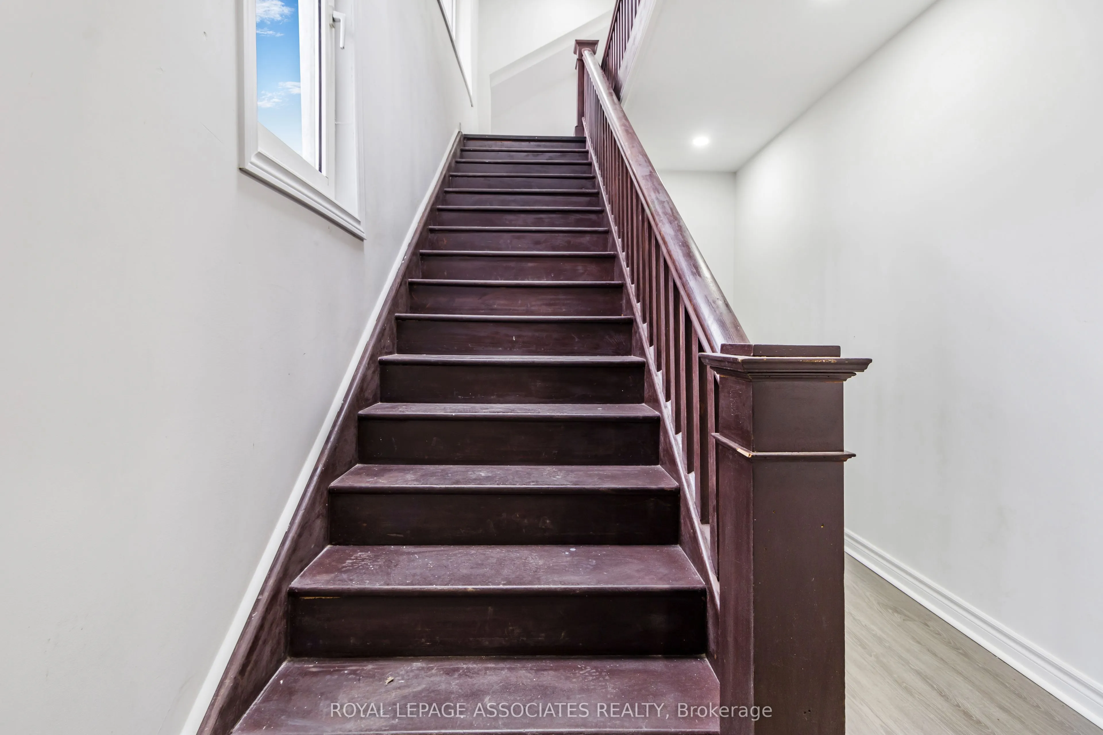 515 Kingston Road W