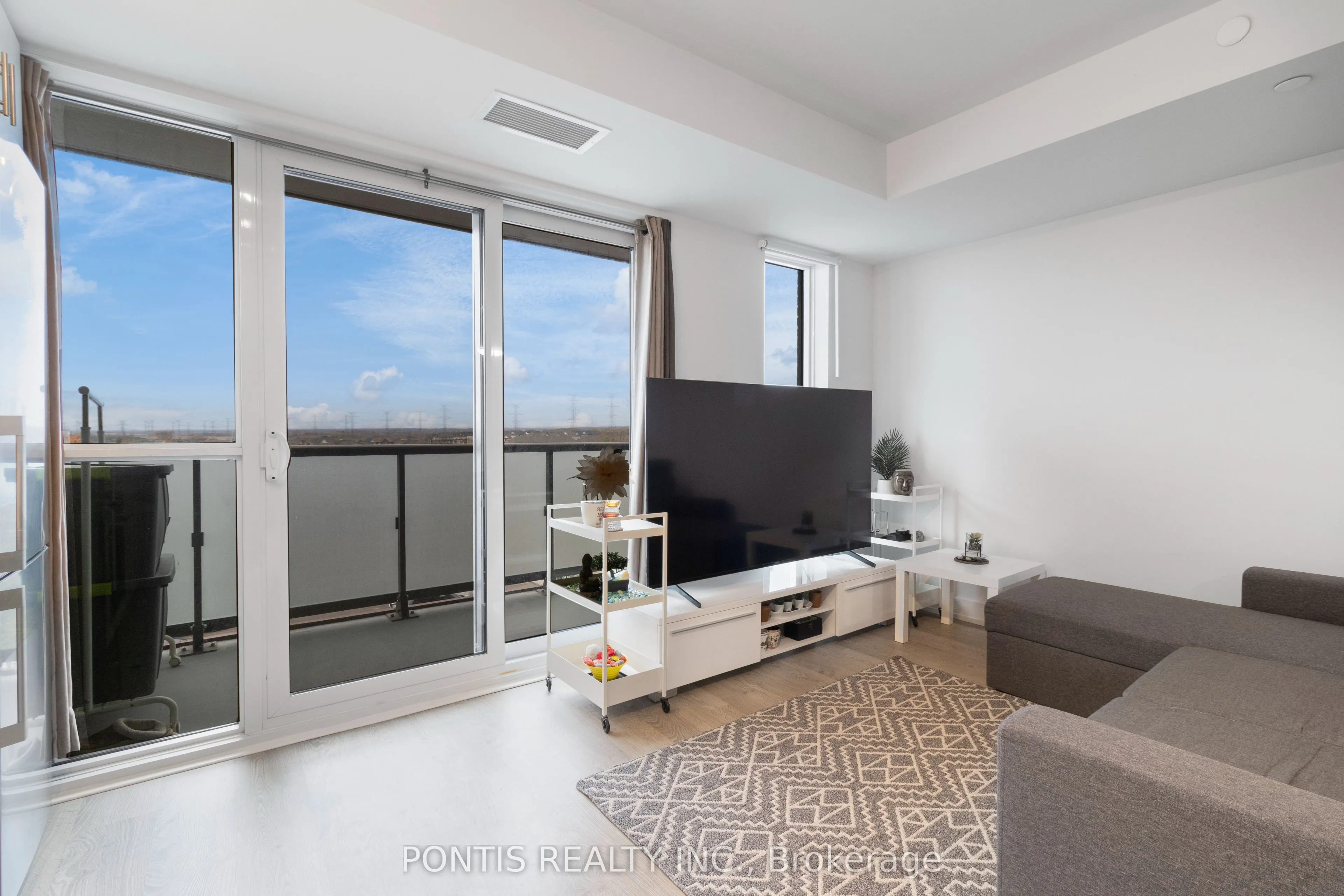 2550 Simcoe Street N #502