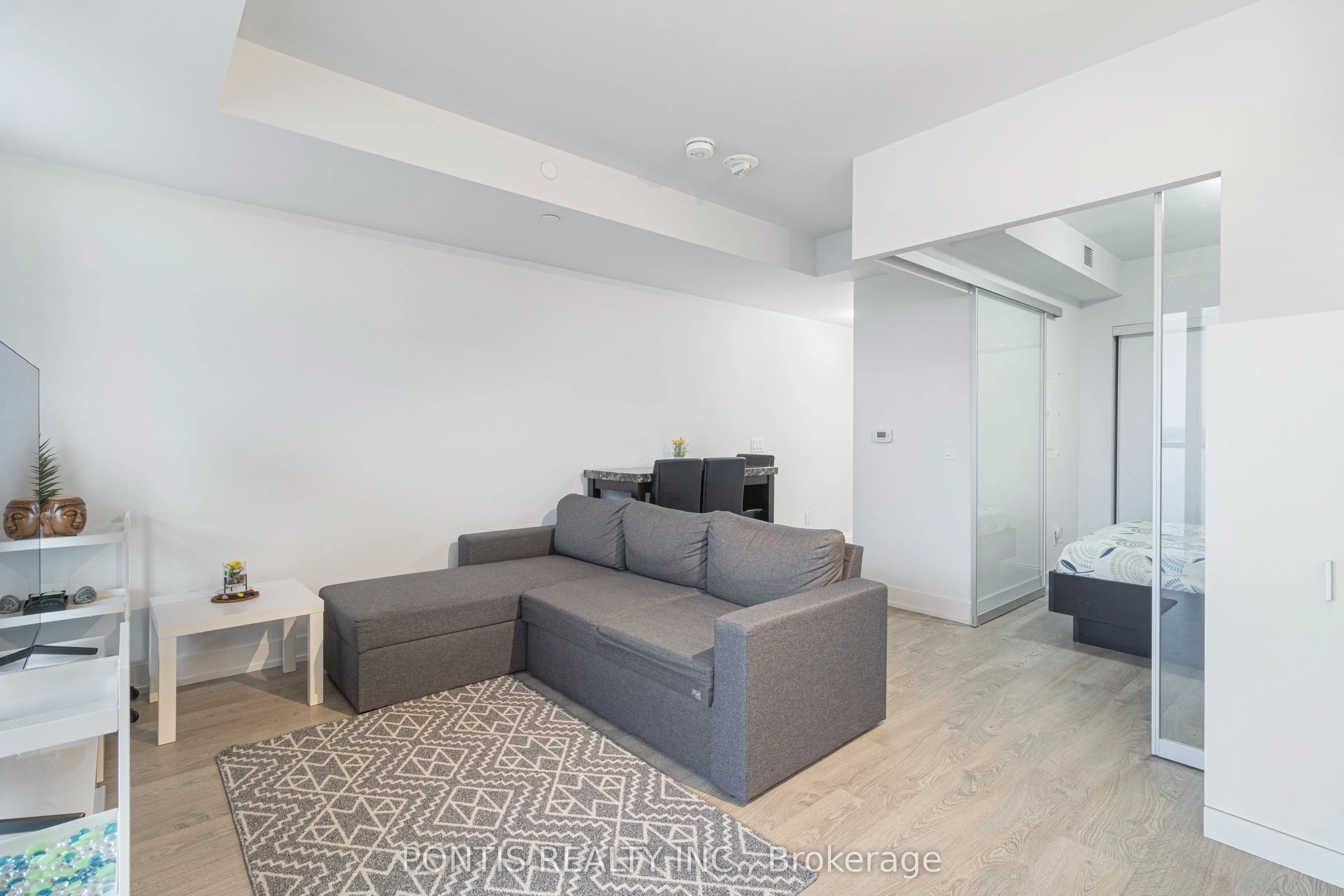 2550 Simcoe Street N #502