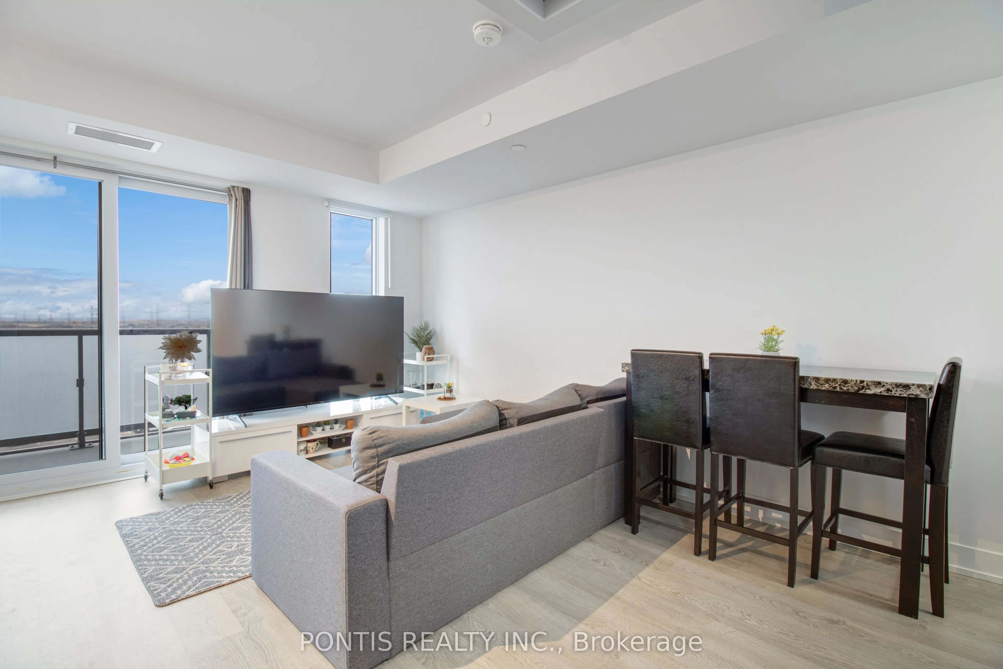 2550 Simcoe Street N #502