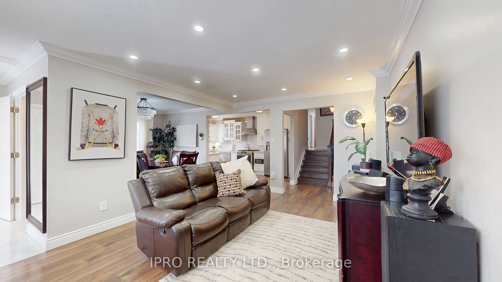 109 Thickson Road S