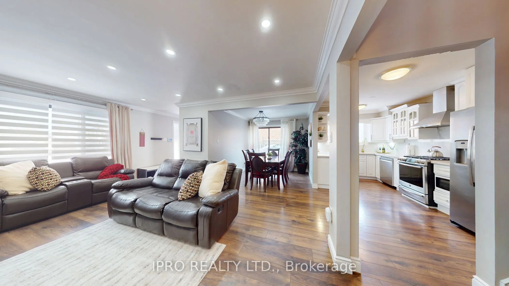 109 Thickson Road S