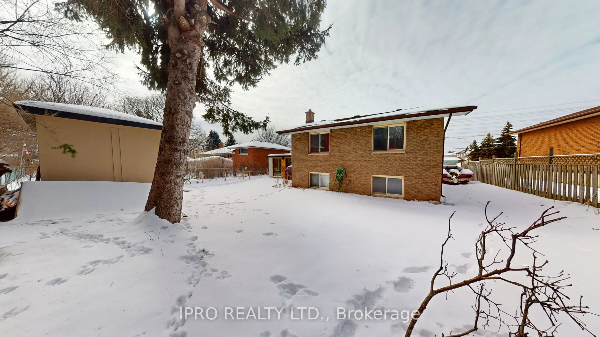 109 Thickson Road S