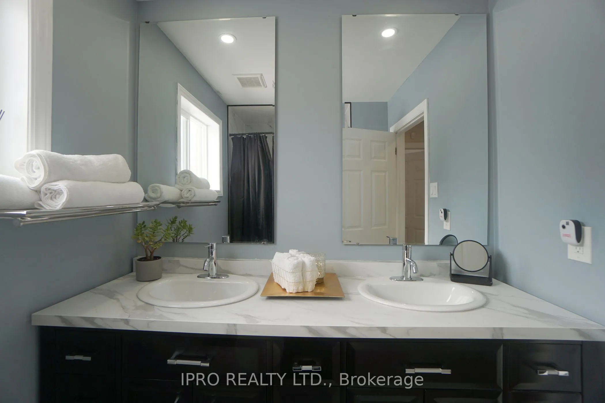 109 Thickson Road S