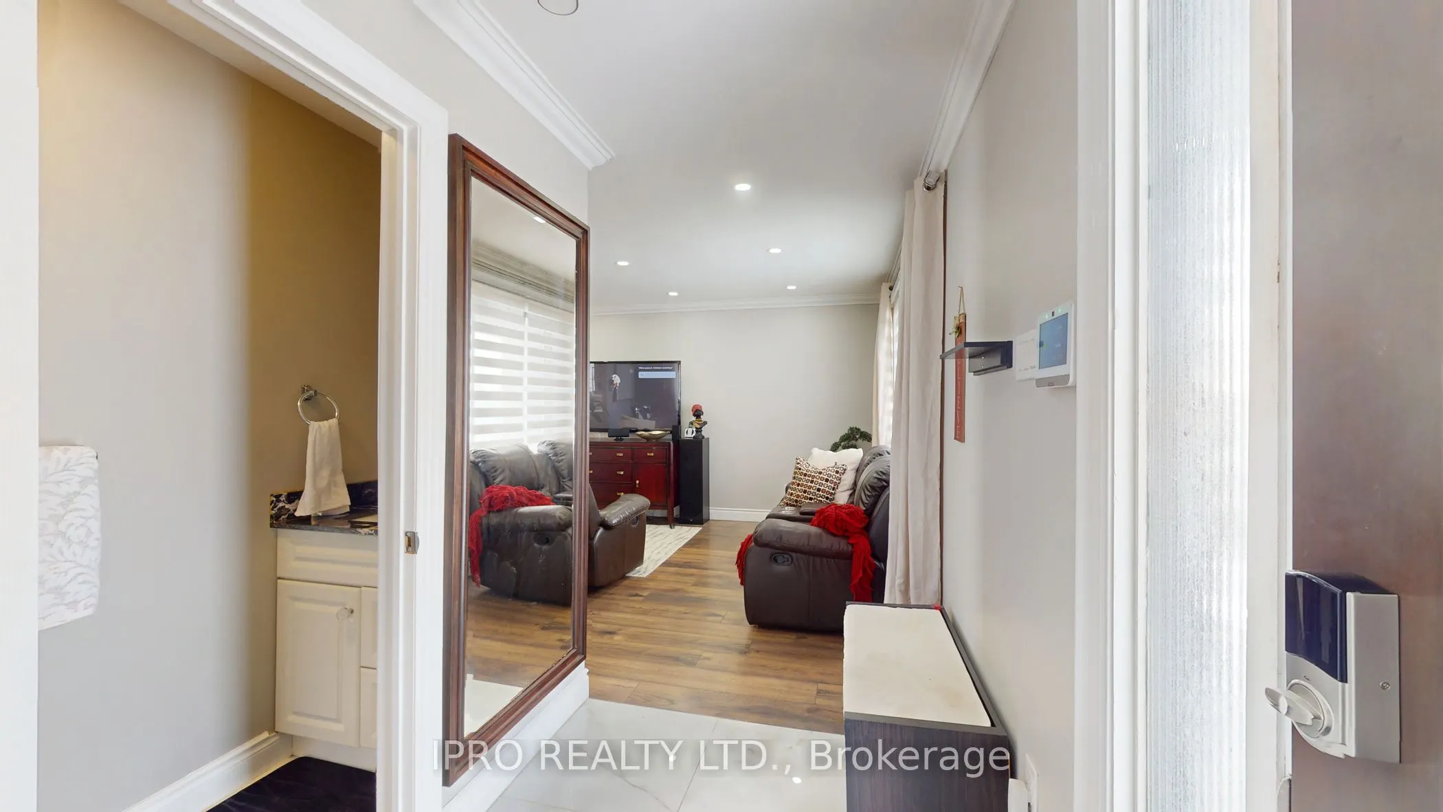 109 Thickson Road S