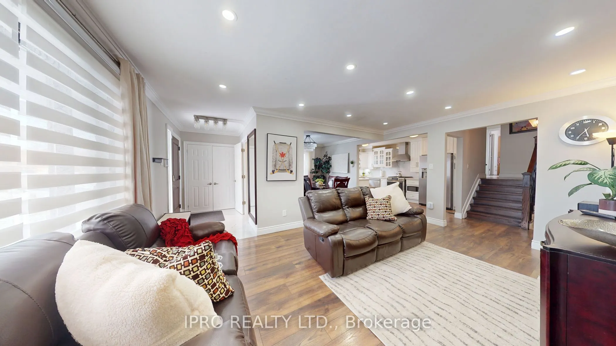 109 Thickson Road S