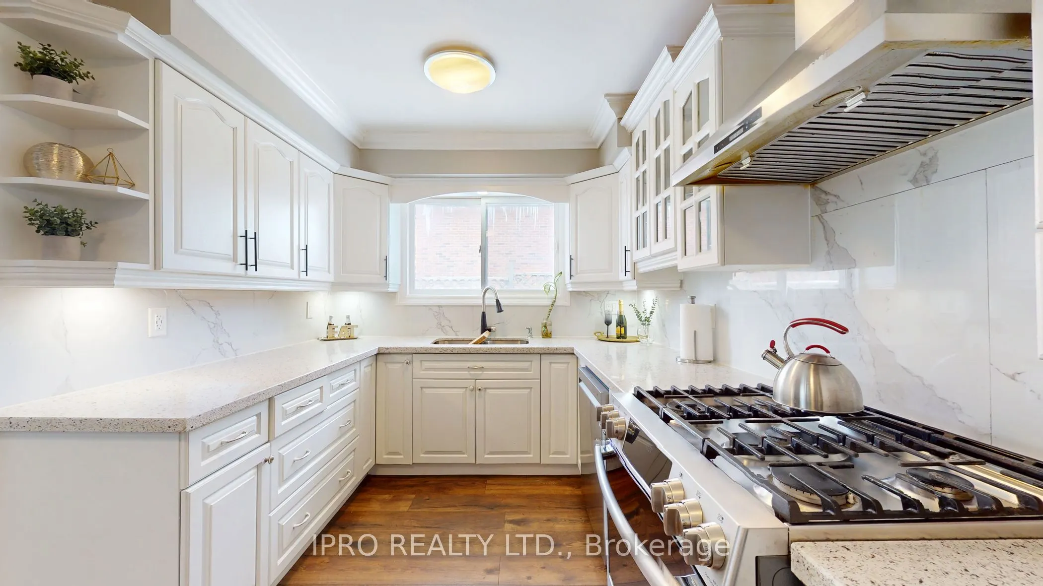 109 Thickson Road S