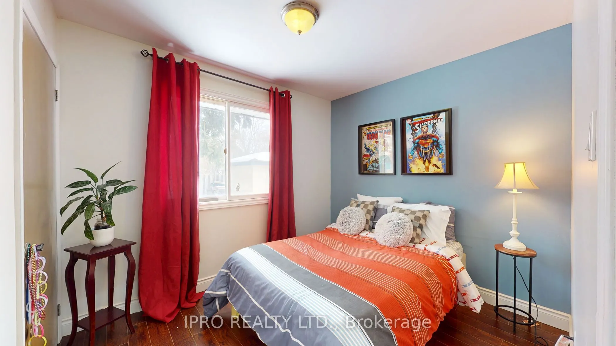 109 Thickson Road S