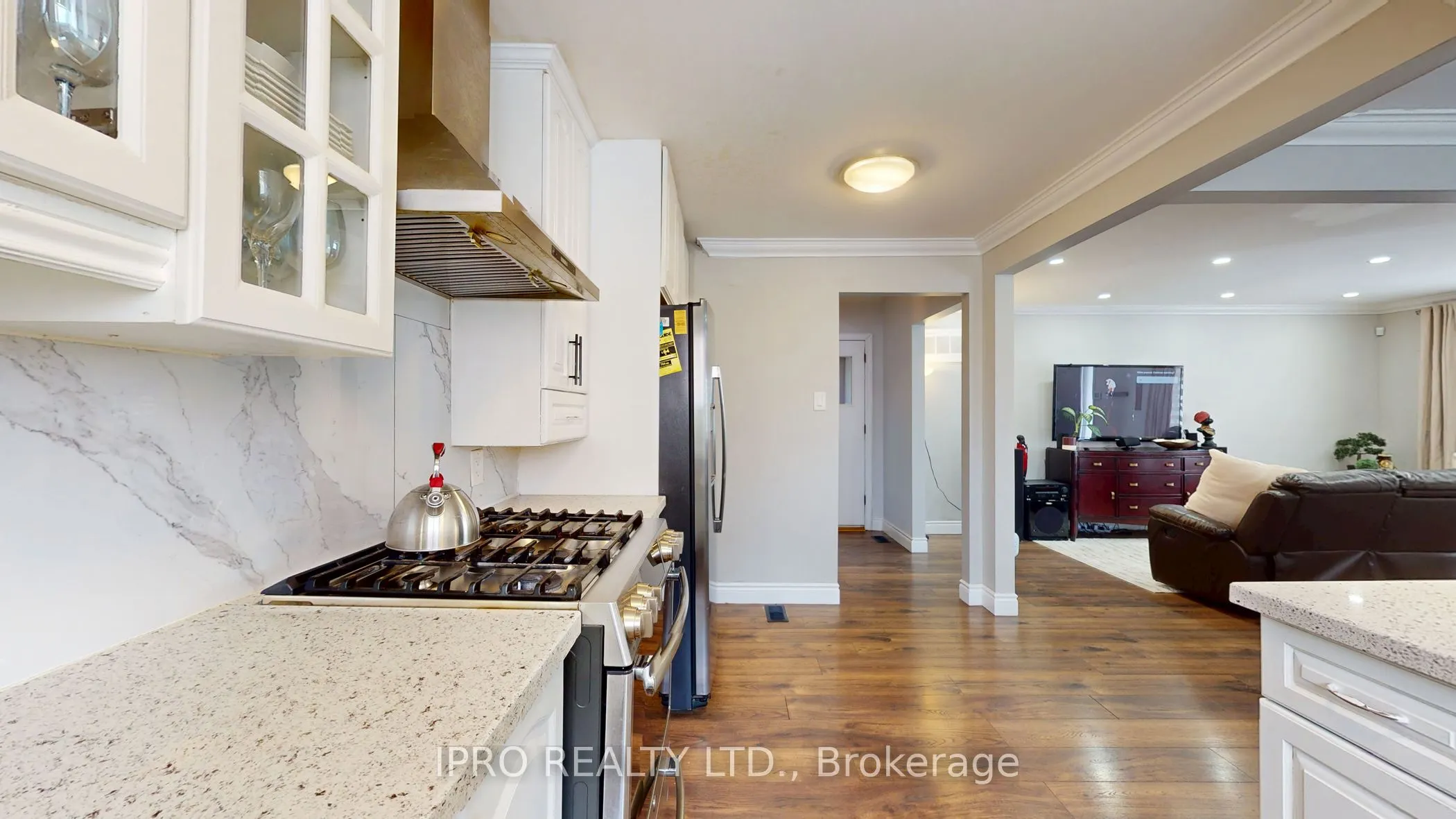 109 Thickson Road S