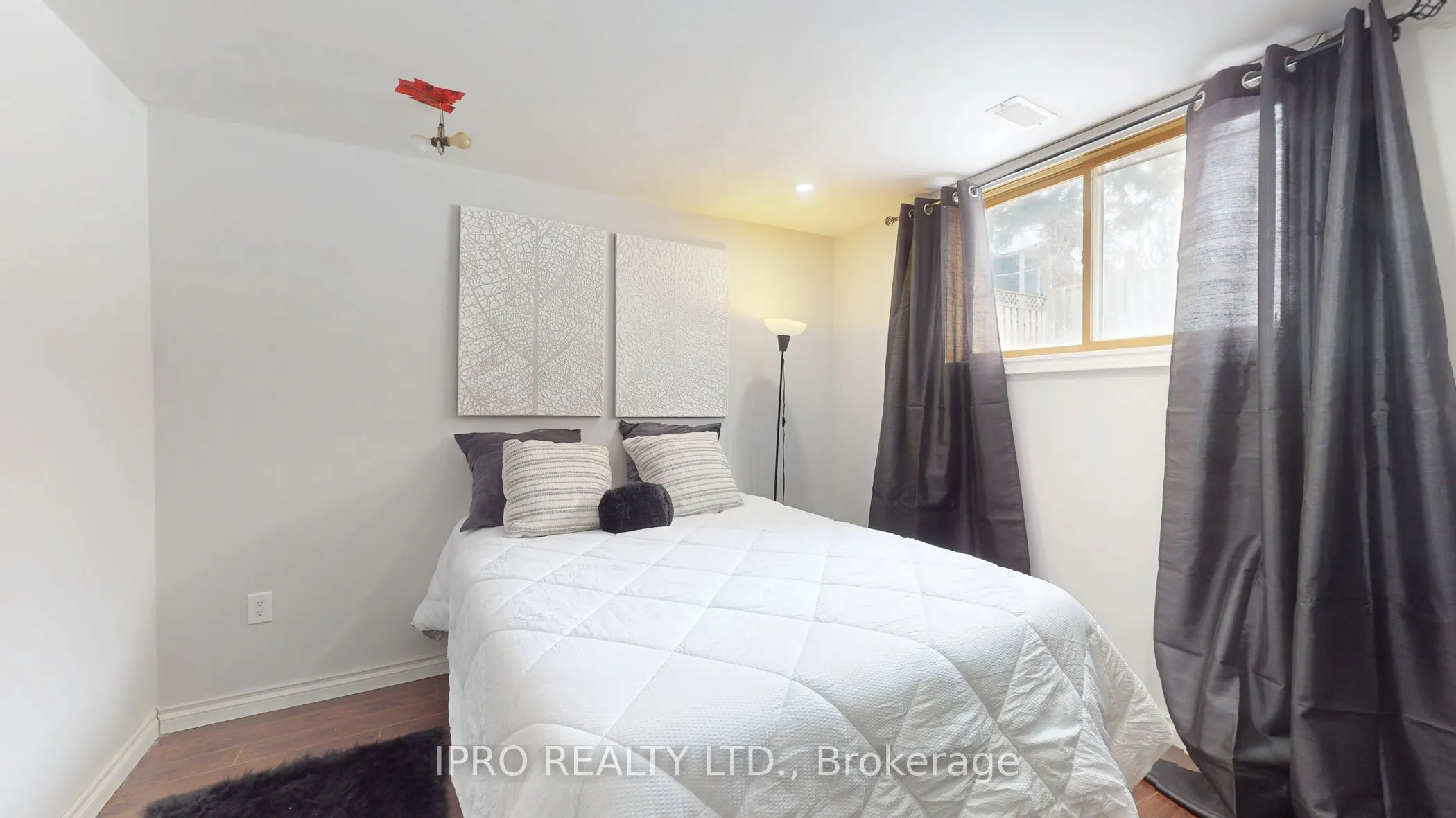 109 Thickson Road S