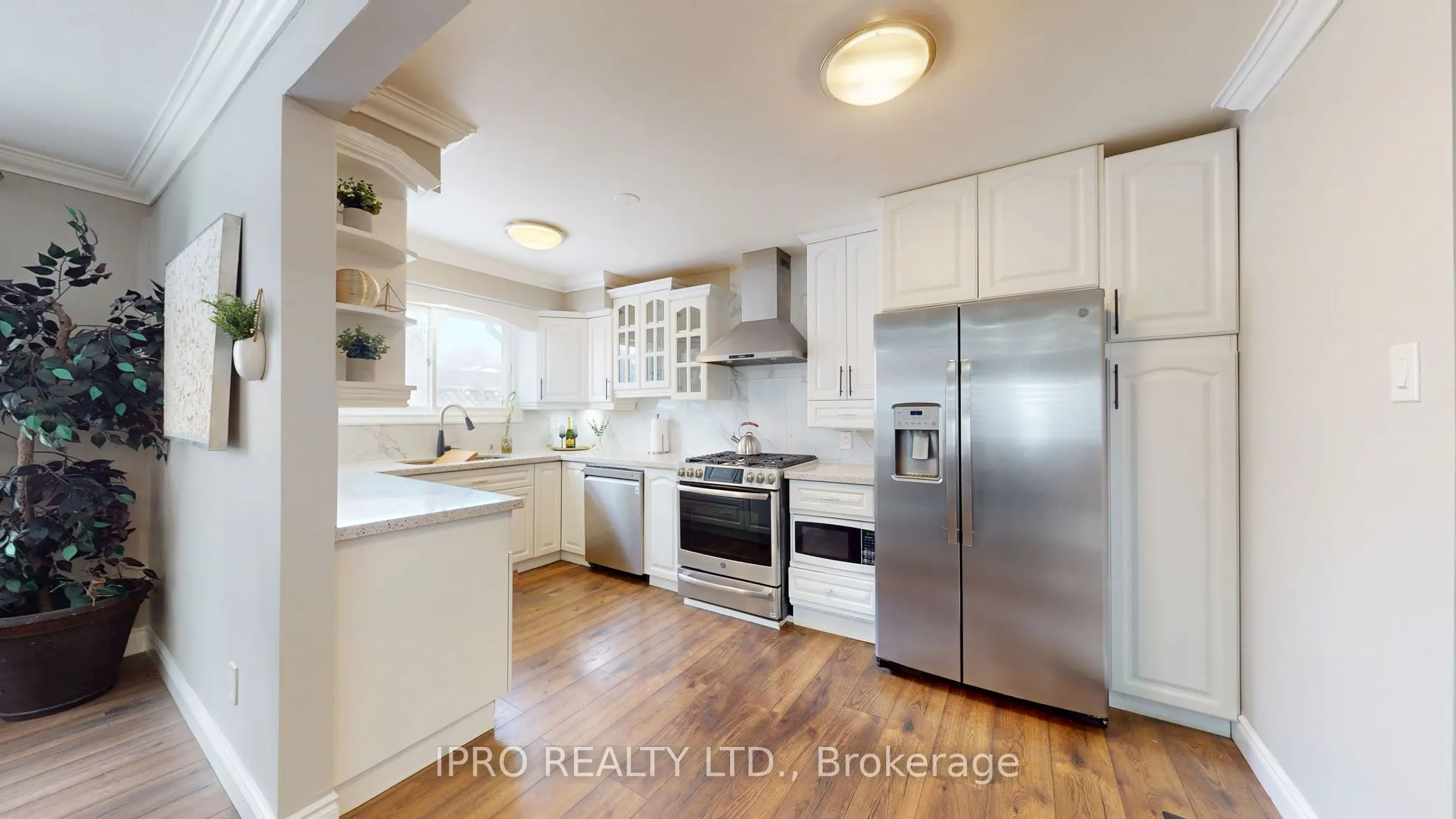109 Thickson Road S