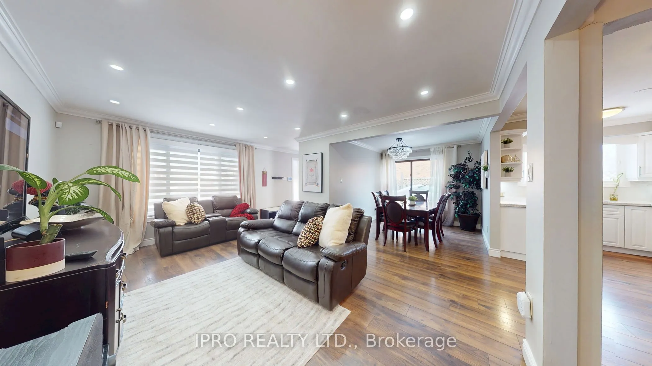 109 Thickson Road S