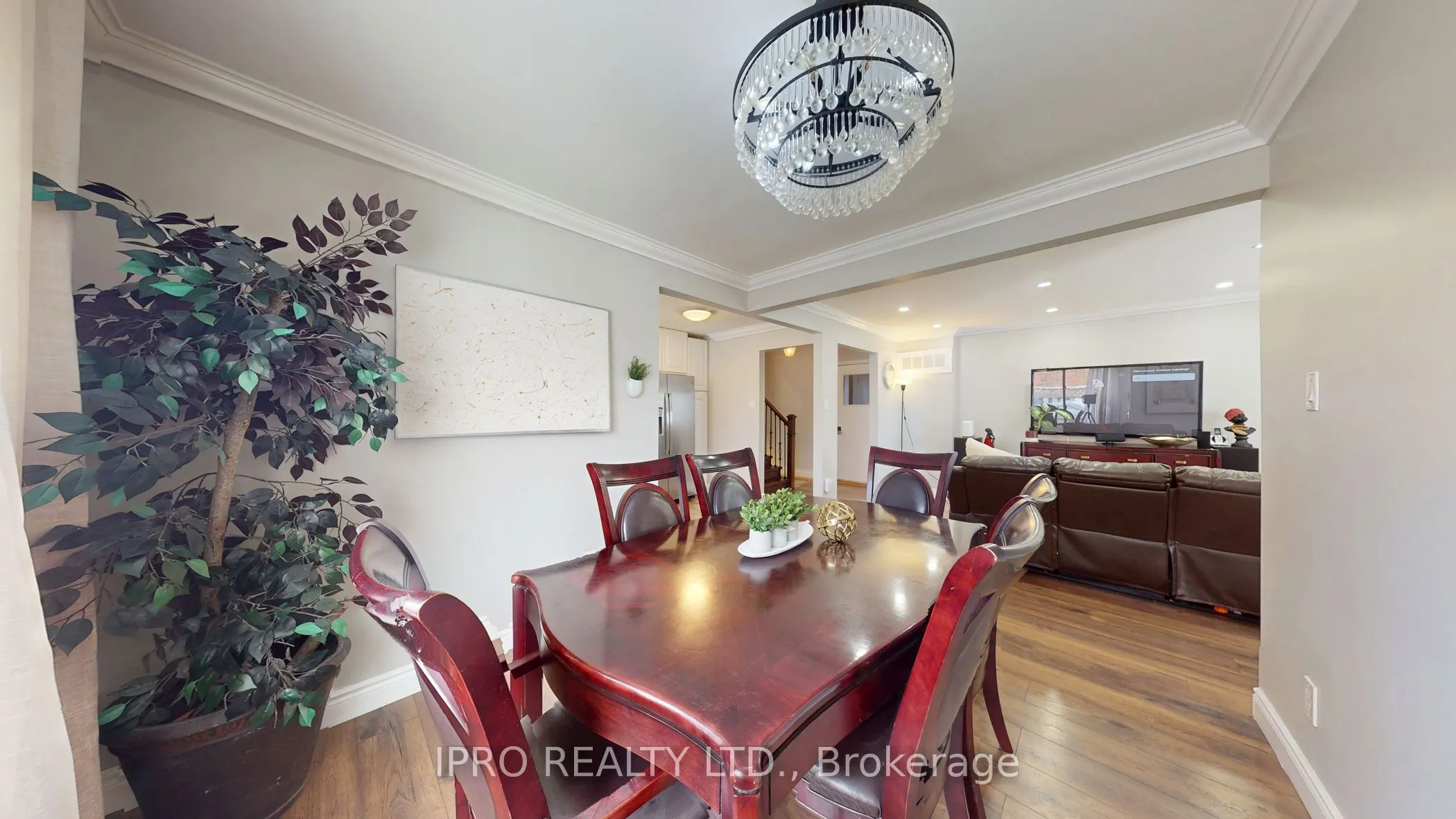109 Thickson Road S