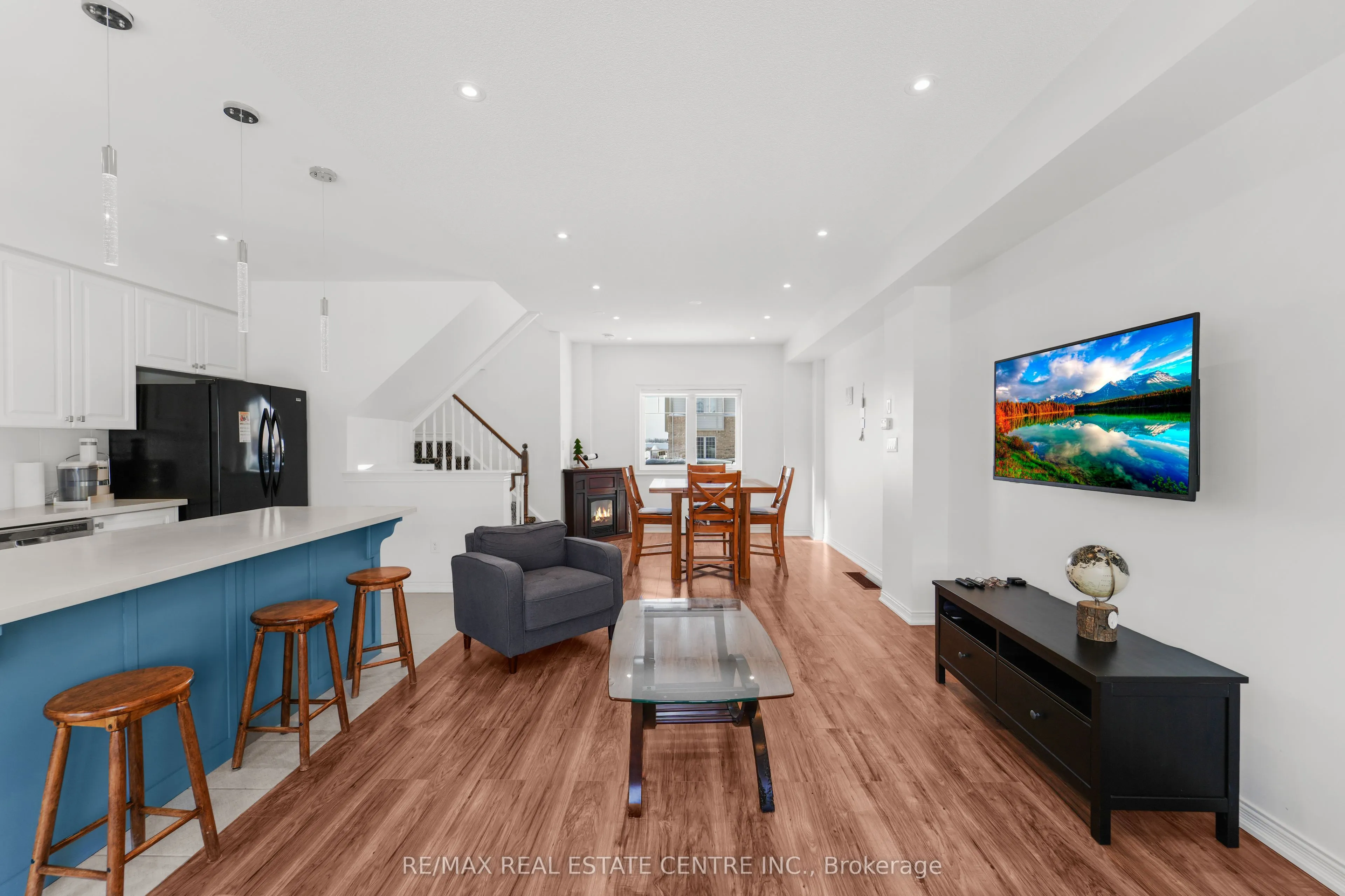 17 Devineridge Avenue