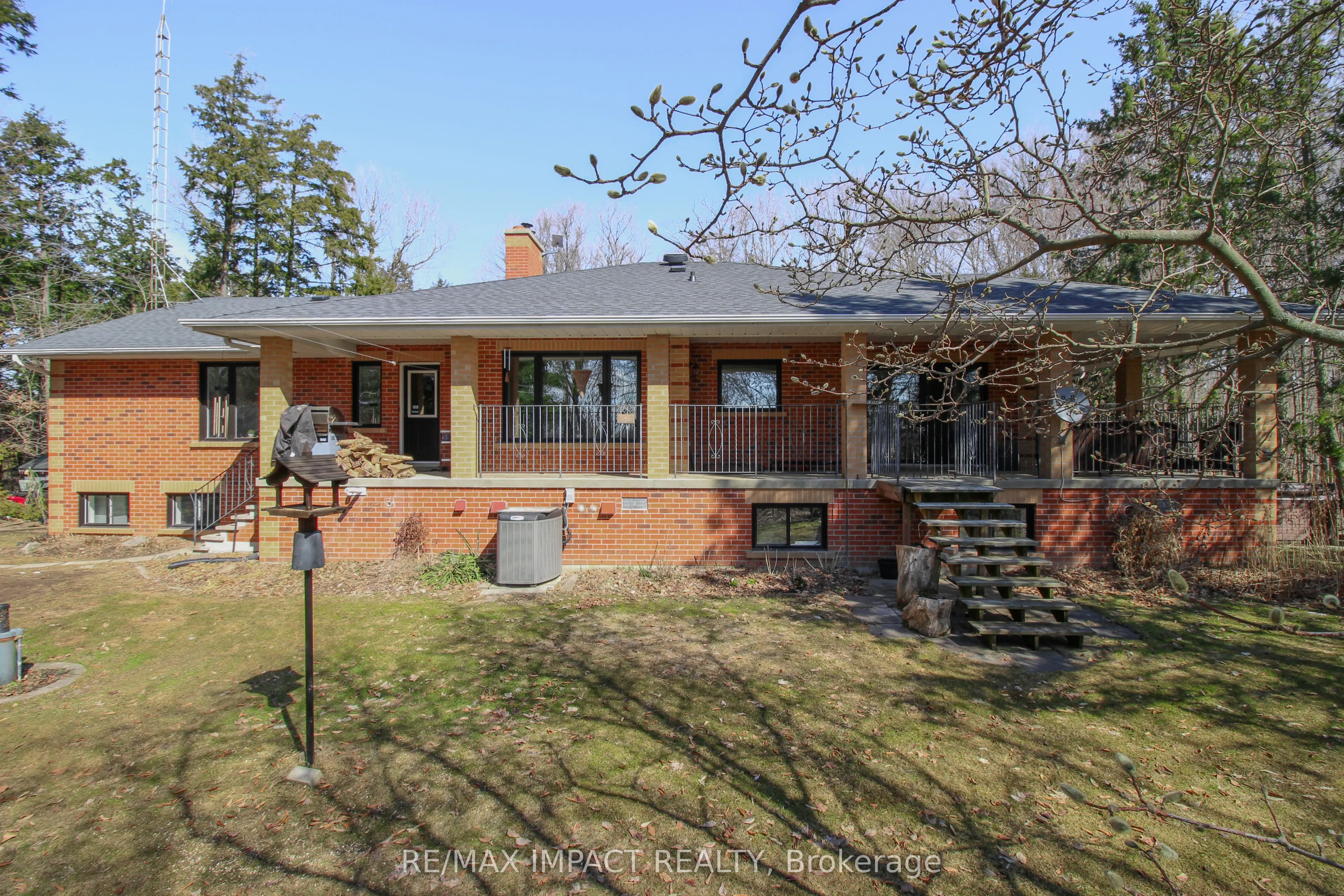 215 Raglan Road W