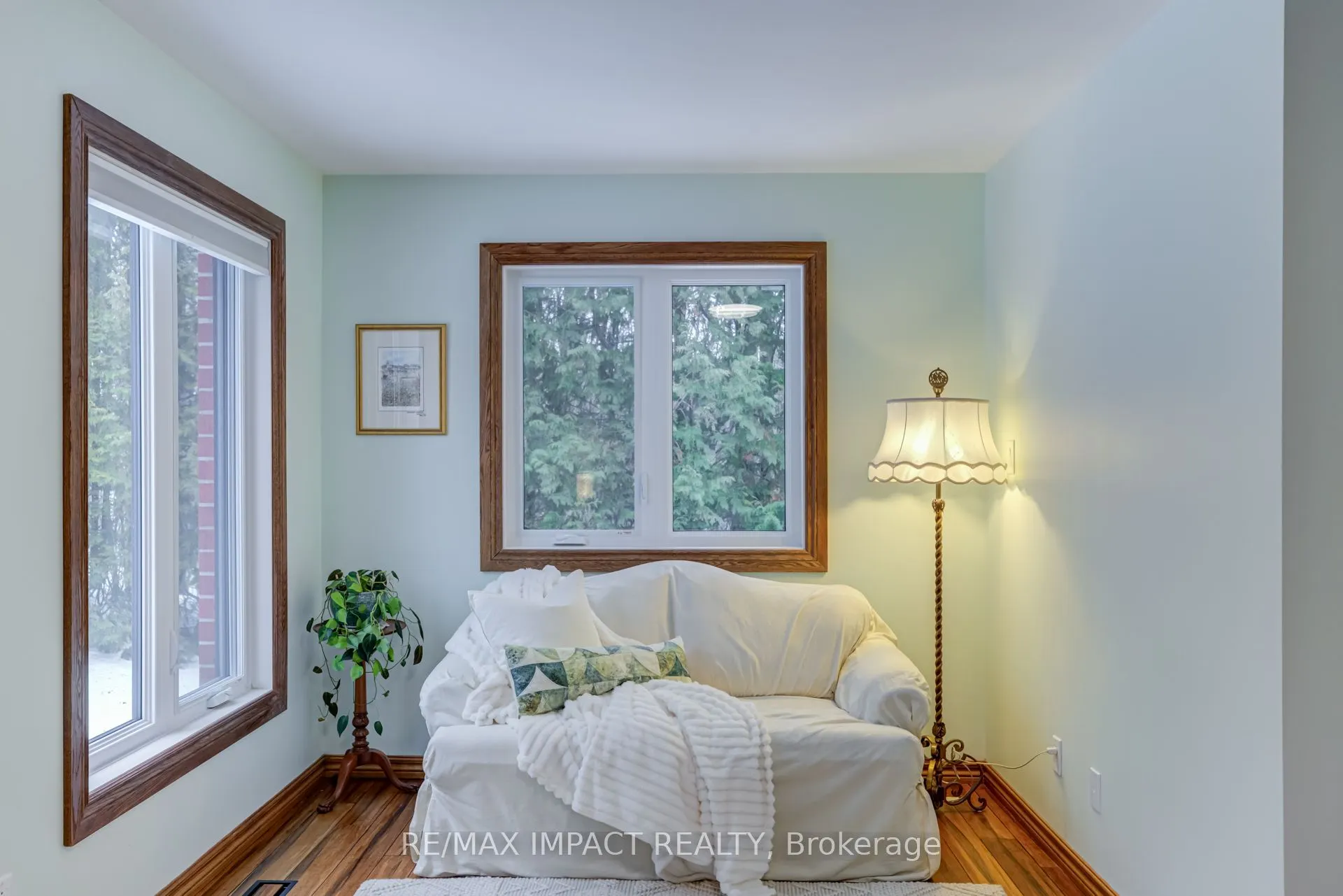 215 Raglan Road W