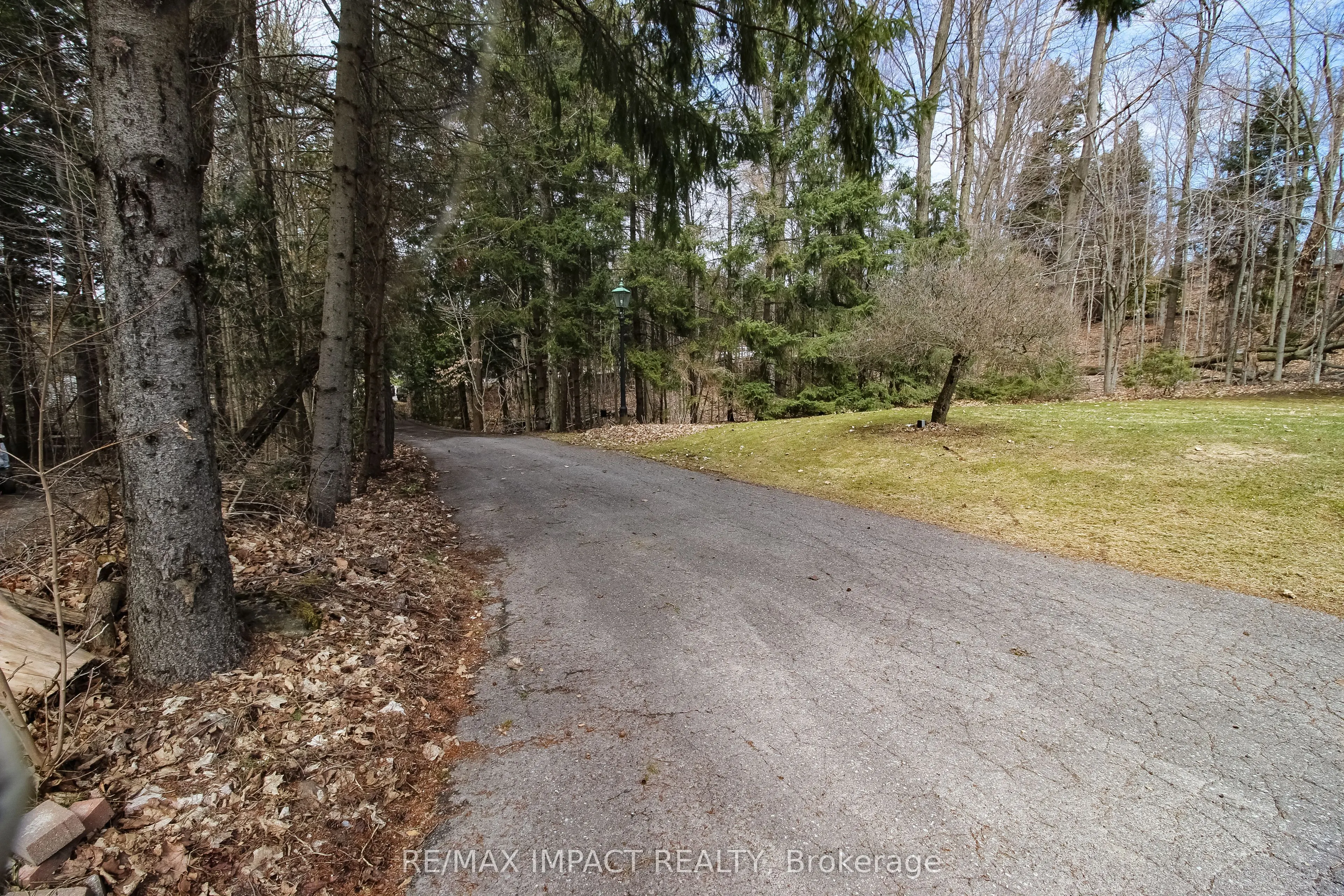 215 Raglan Road W