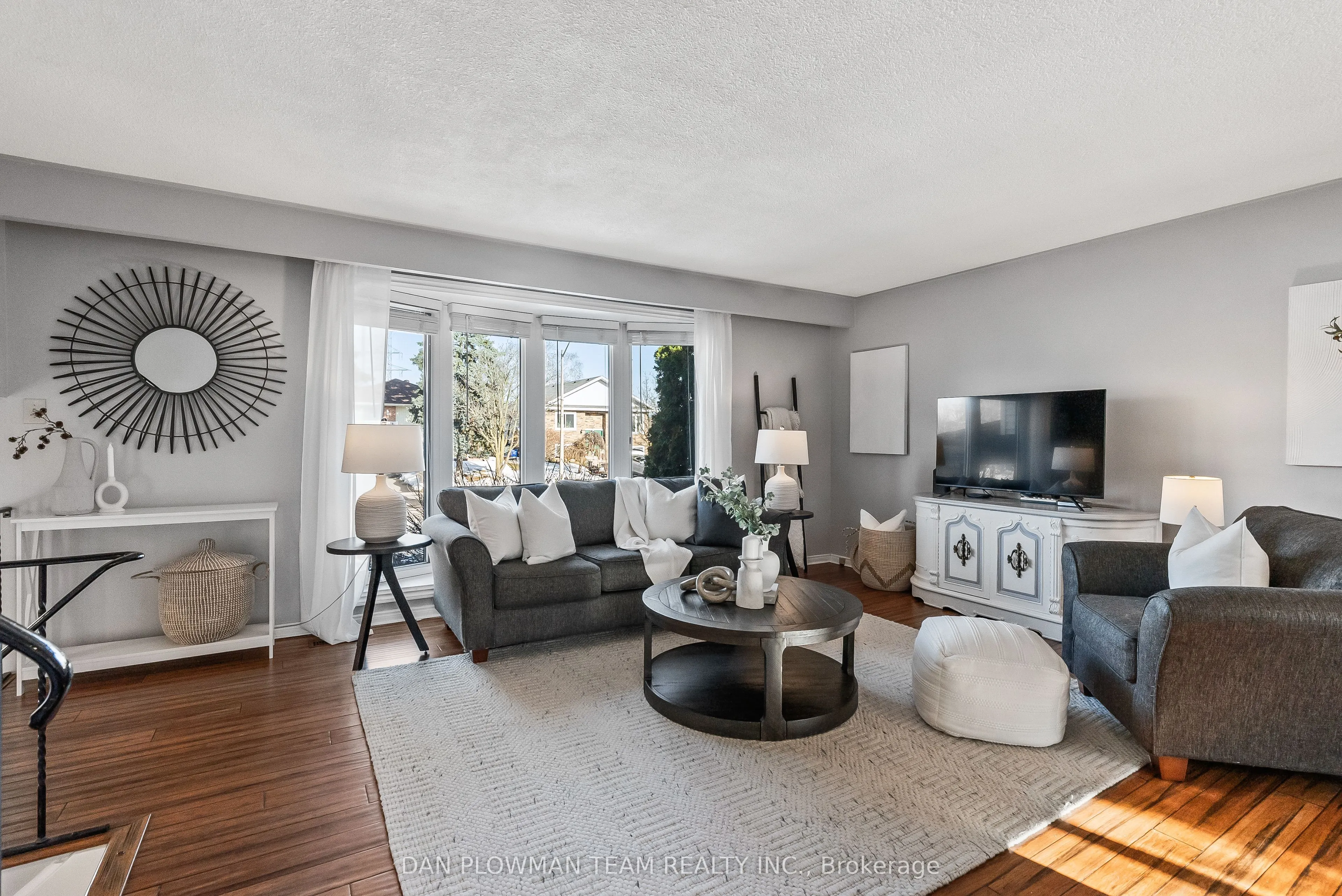 880 Carnaby Crescent