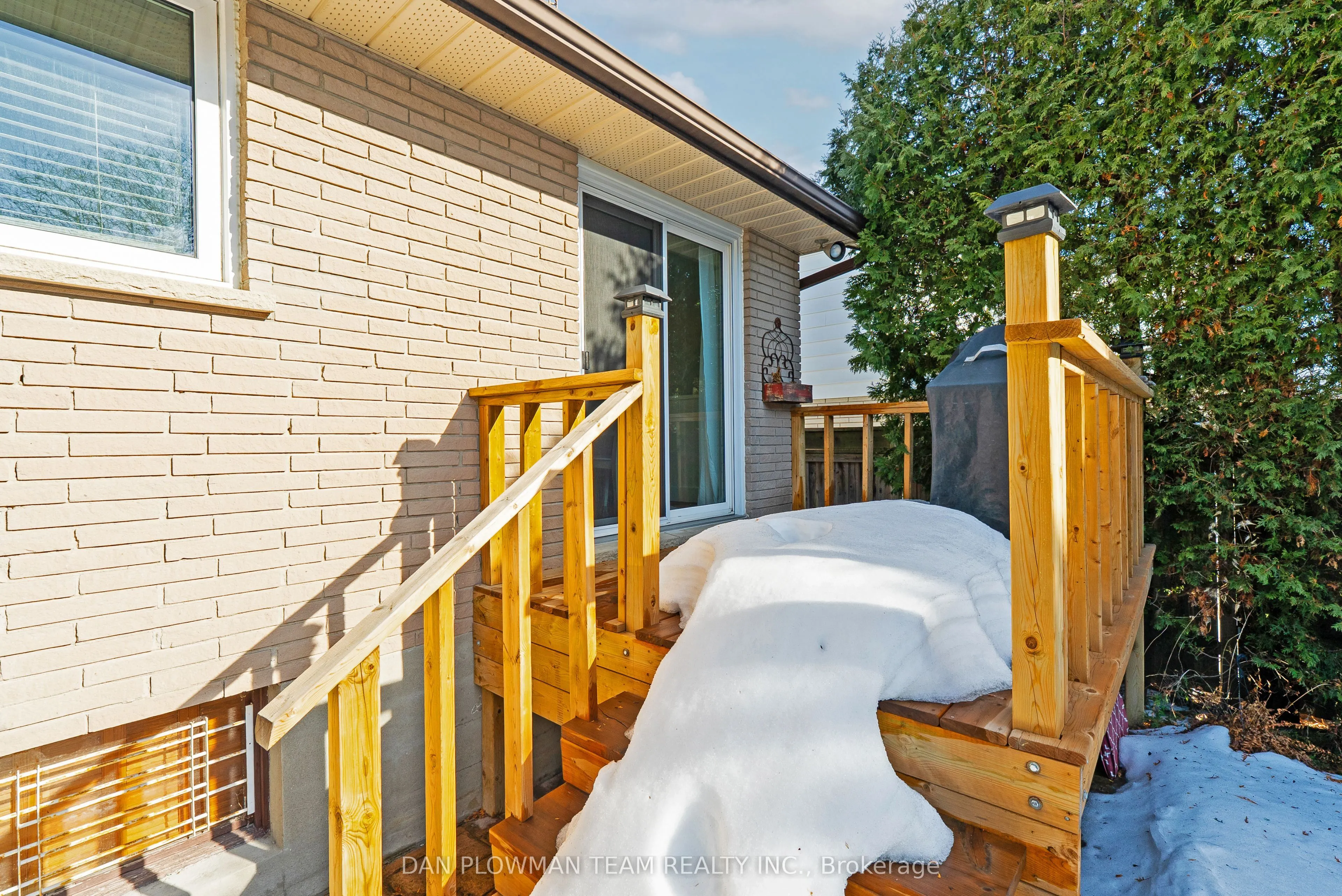 880 Carnaby Crescent