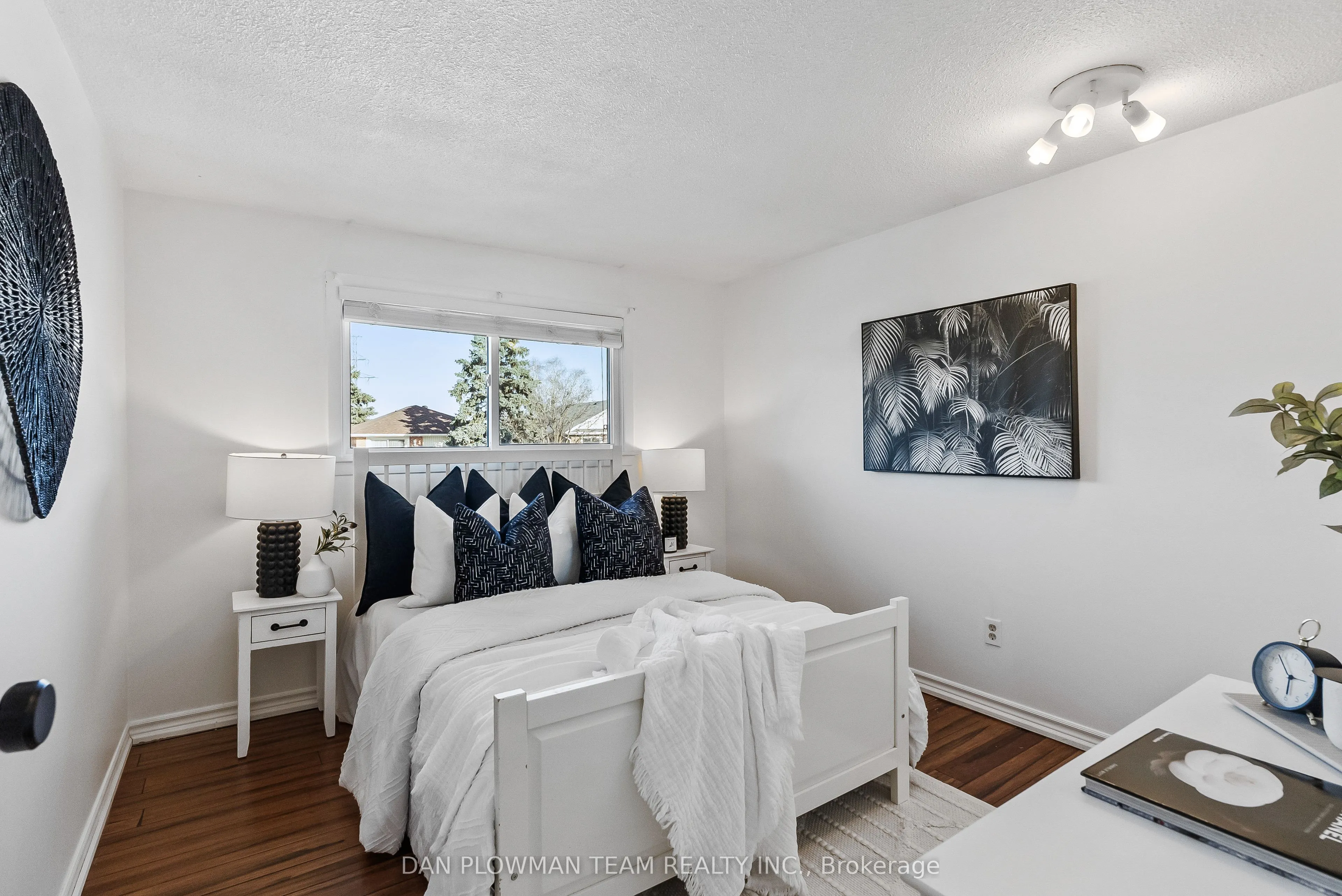 880 Carnaby Crescent