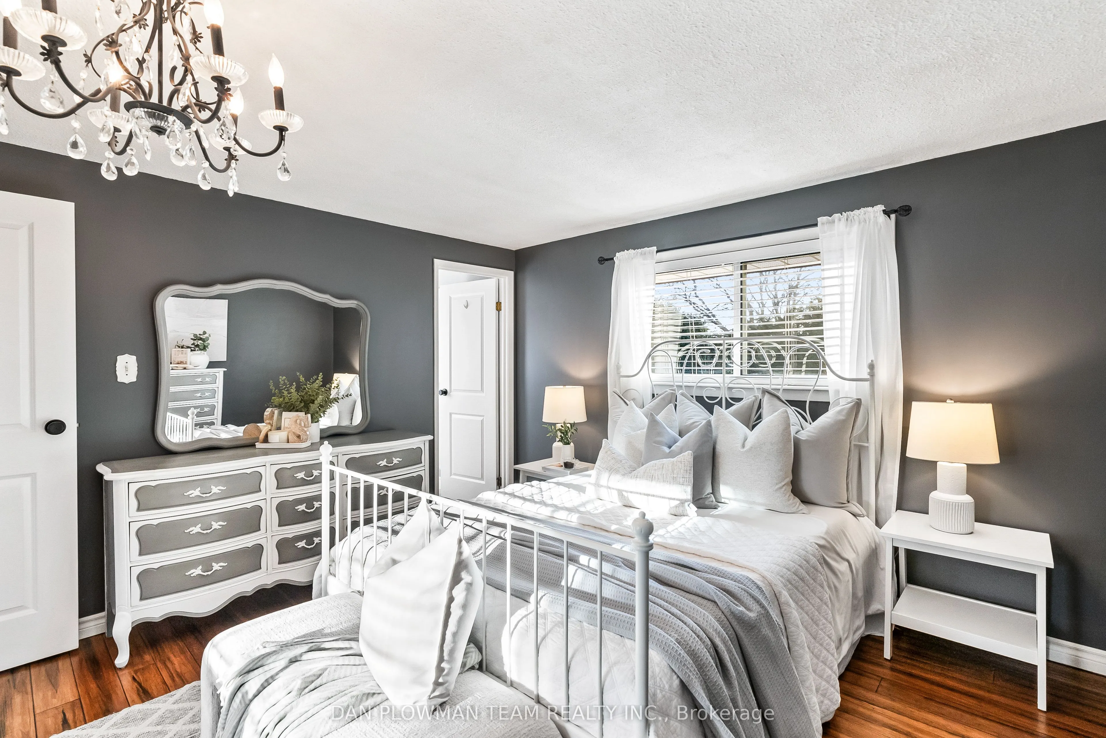 880 Carnaby Crescent