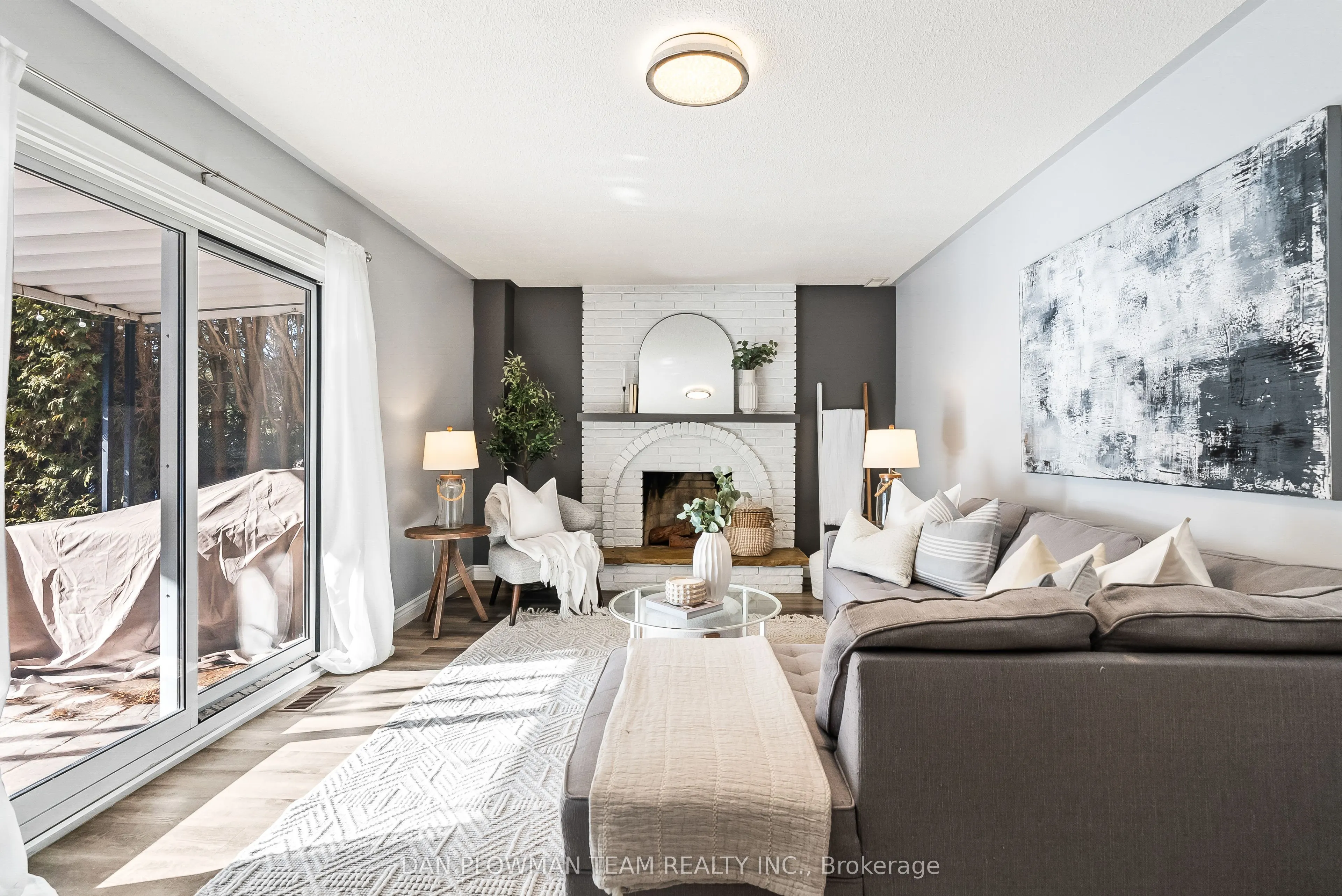 880 Carnaby Crescent