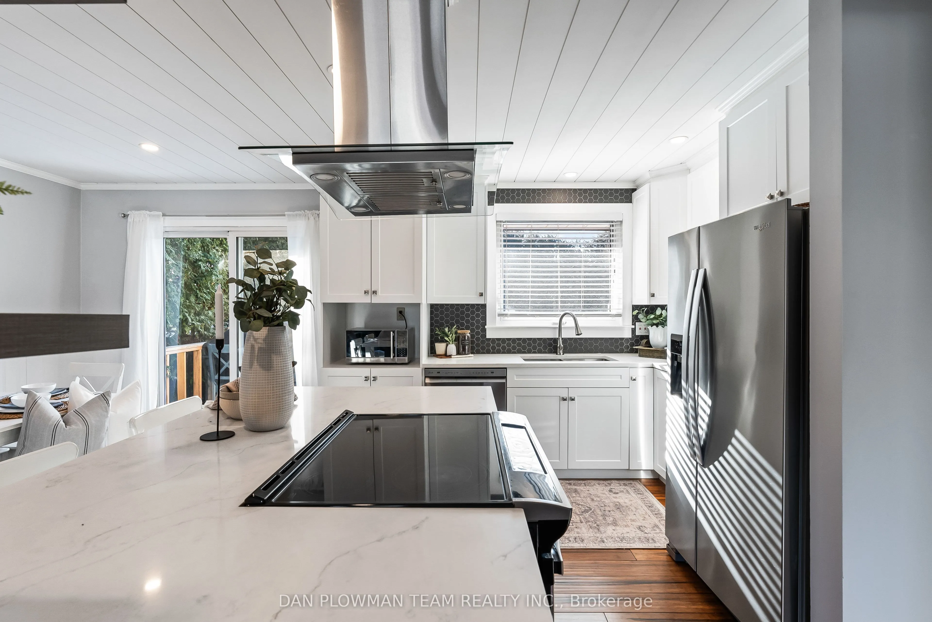 880 Carnaby Crescent