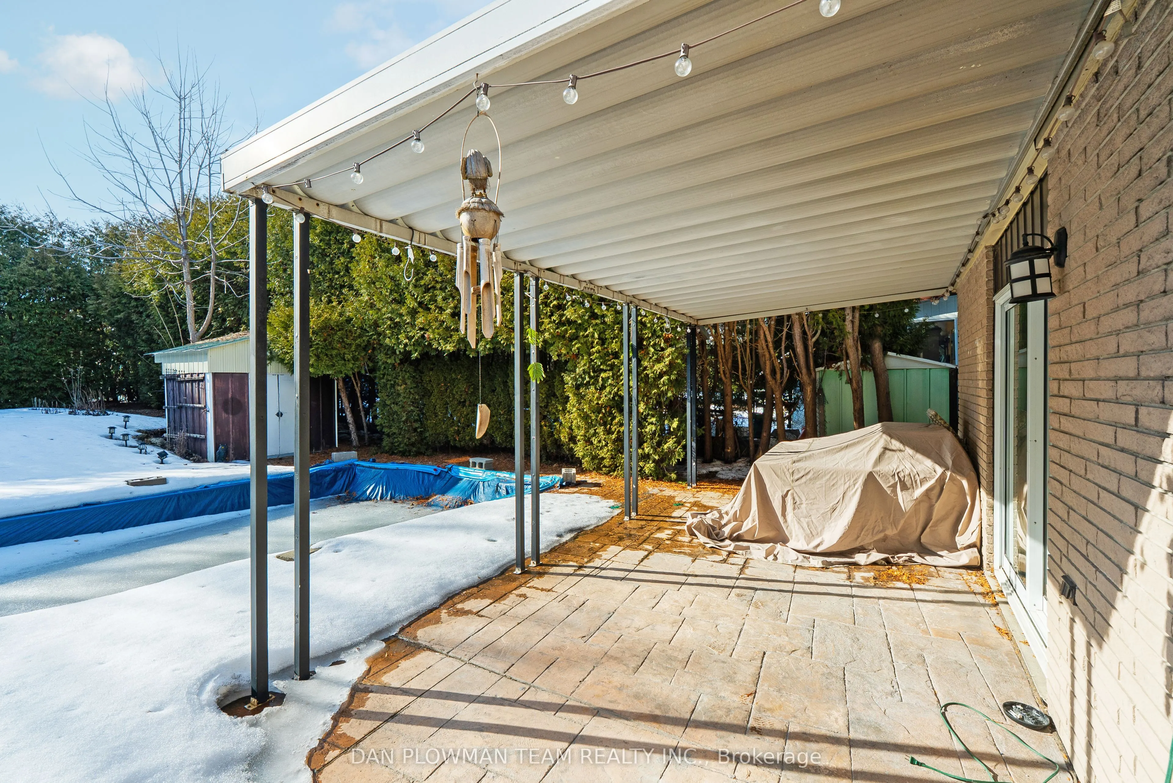 880 Carnaby Crescent