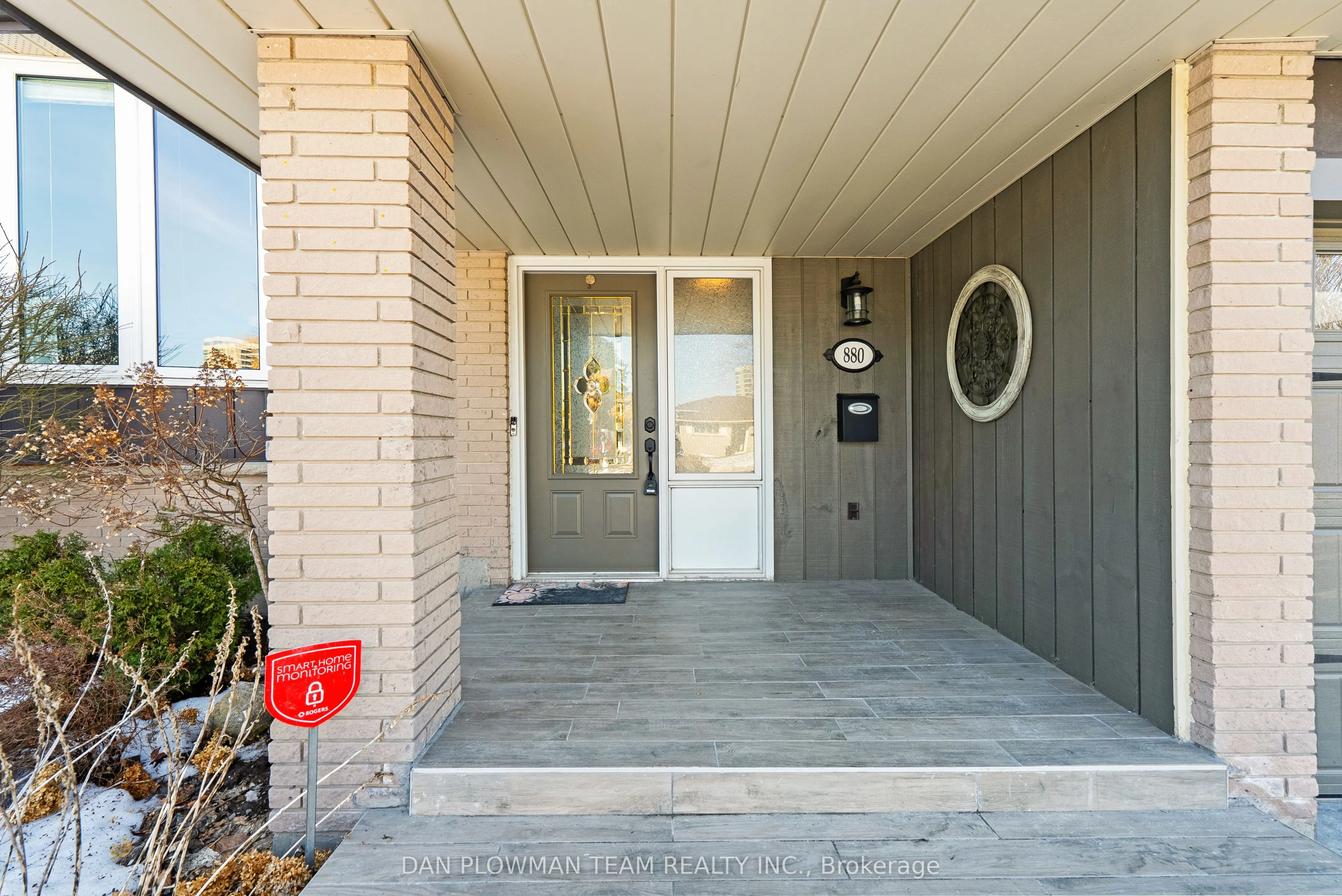 880 Carnaby Crescent