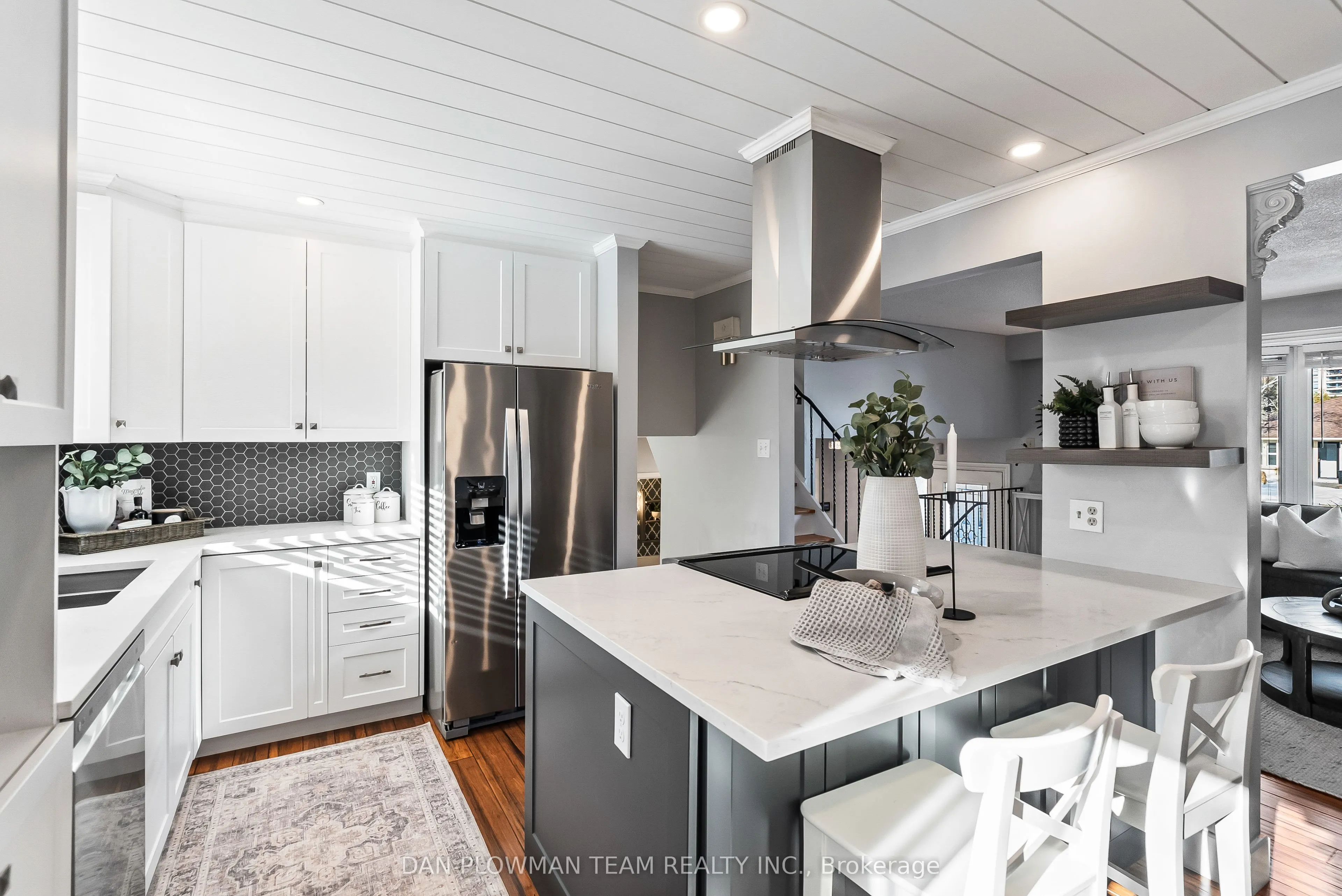 880 Carnaby Crescent