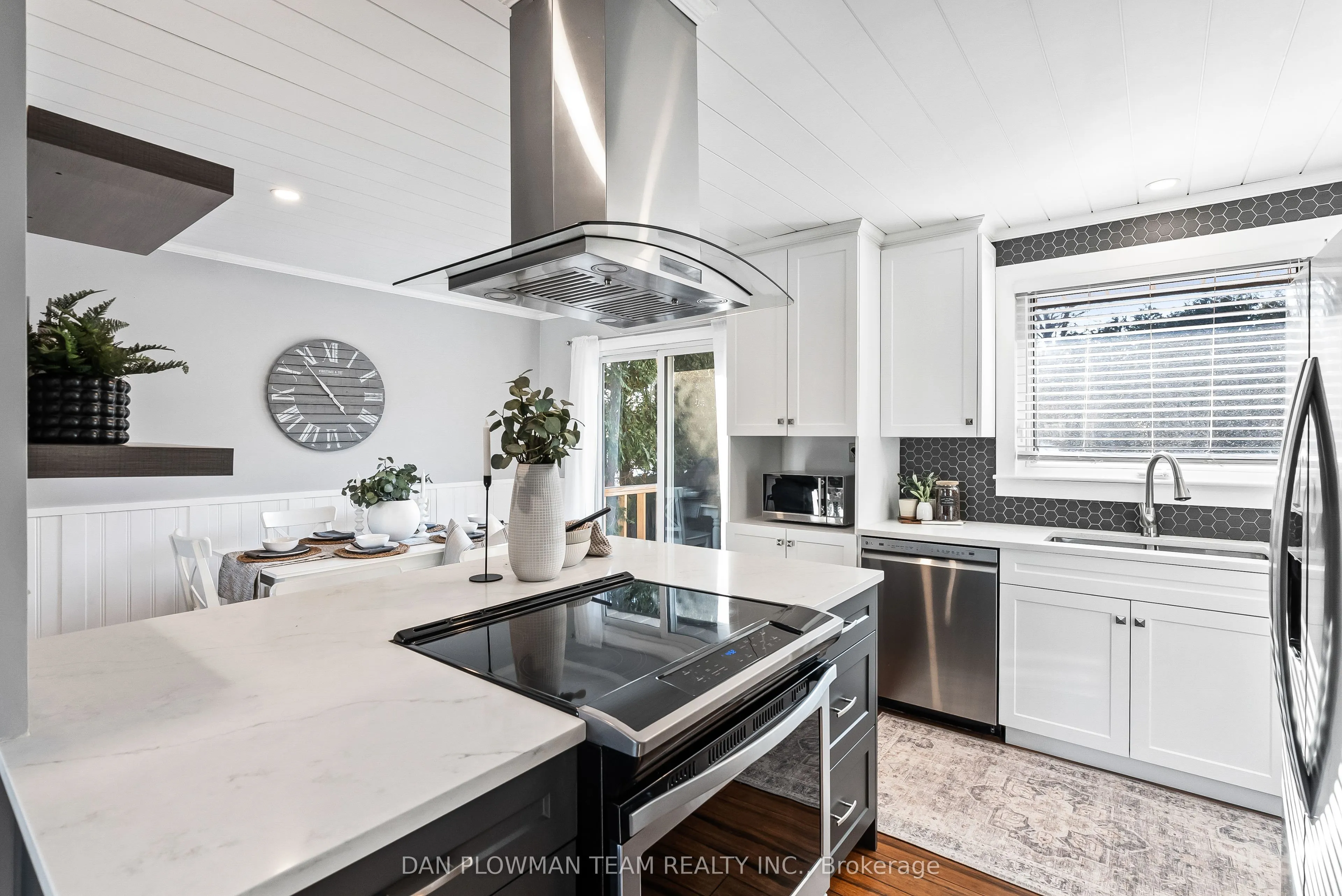 880 Carnaby Crescent