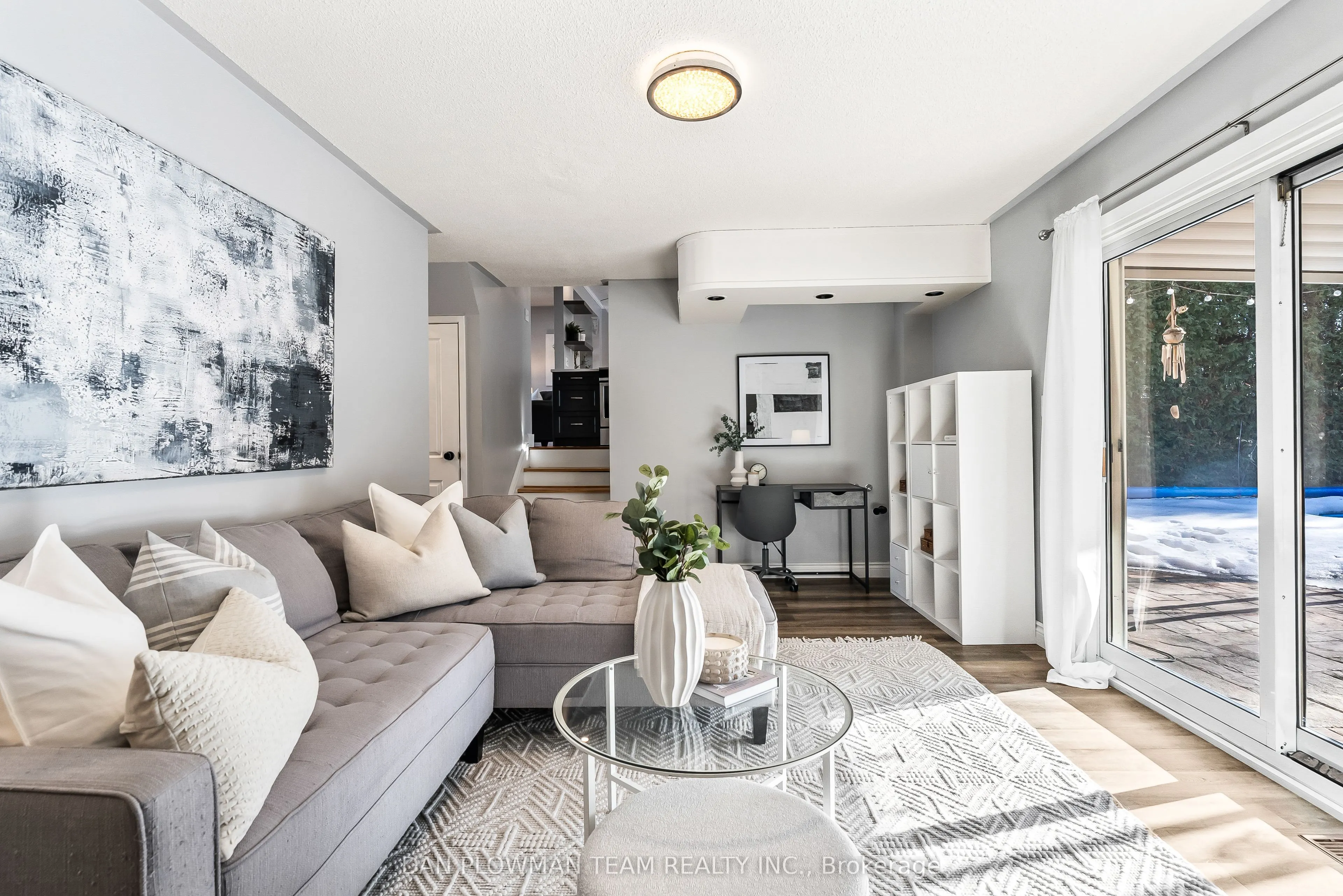 880 Carnaby Crescent