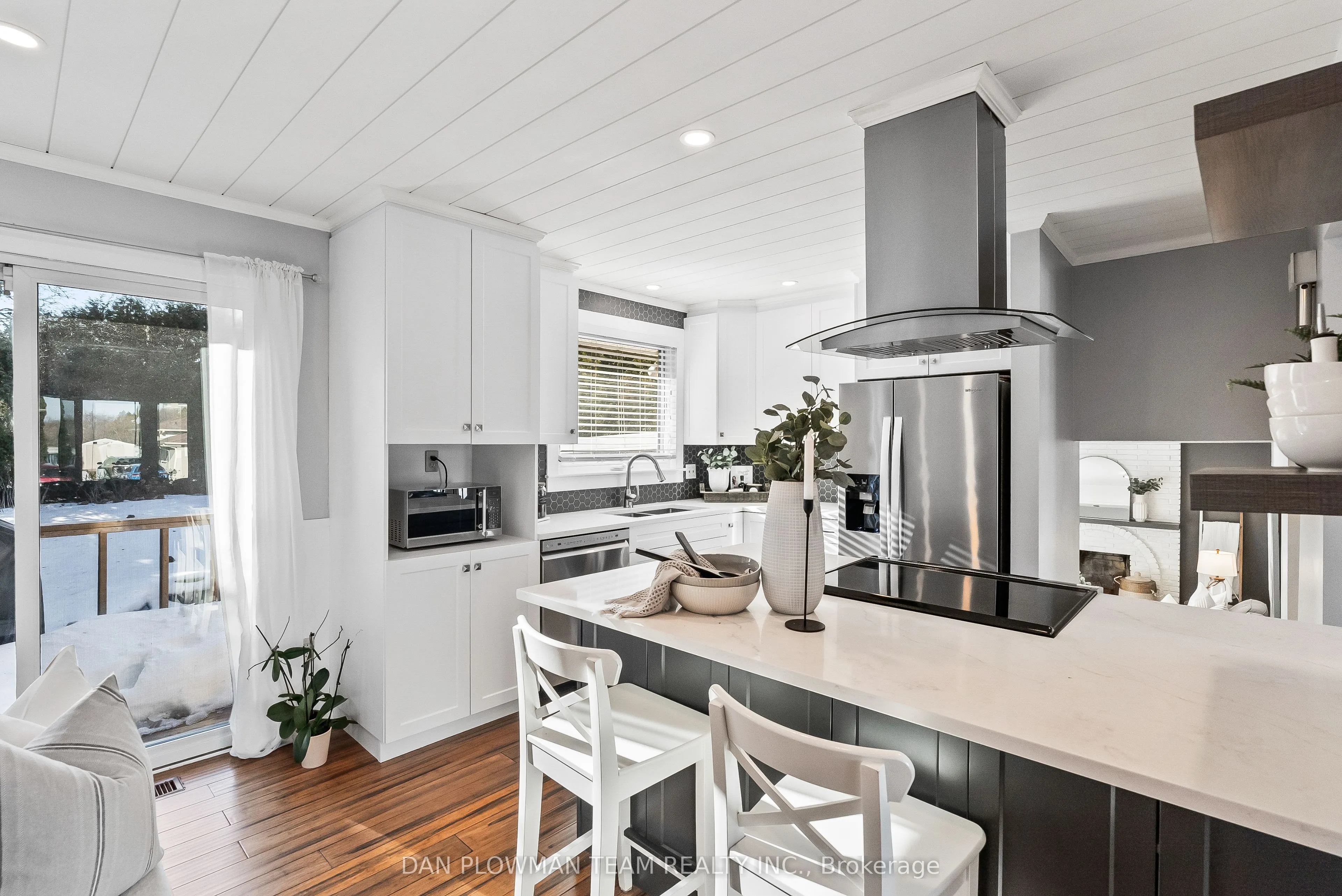 880 Carnaby Crescent