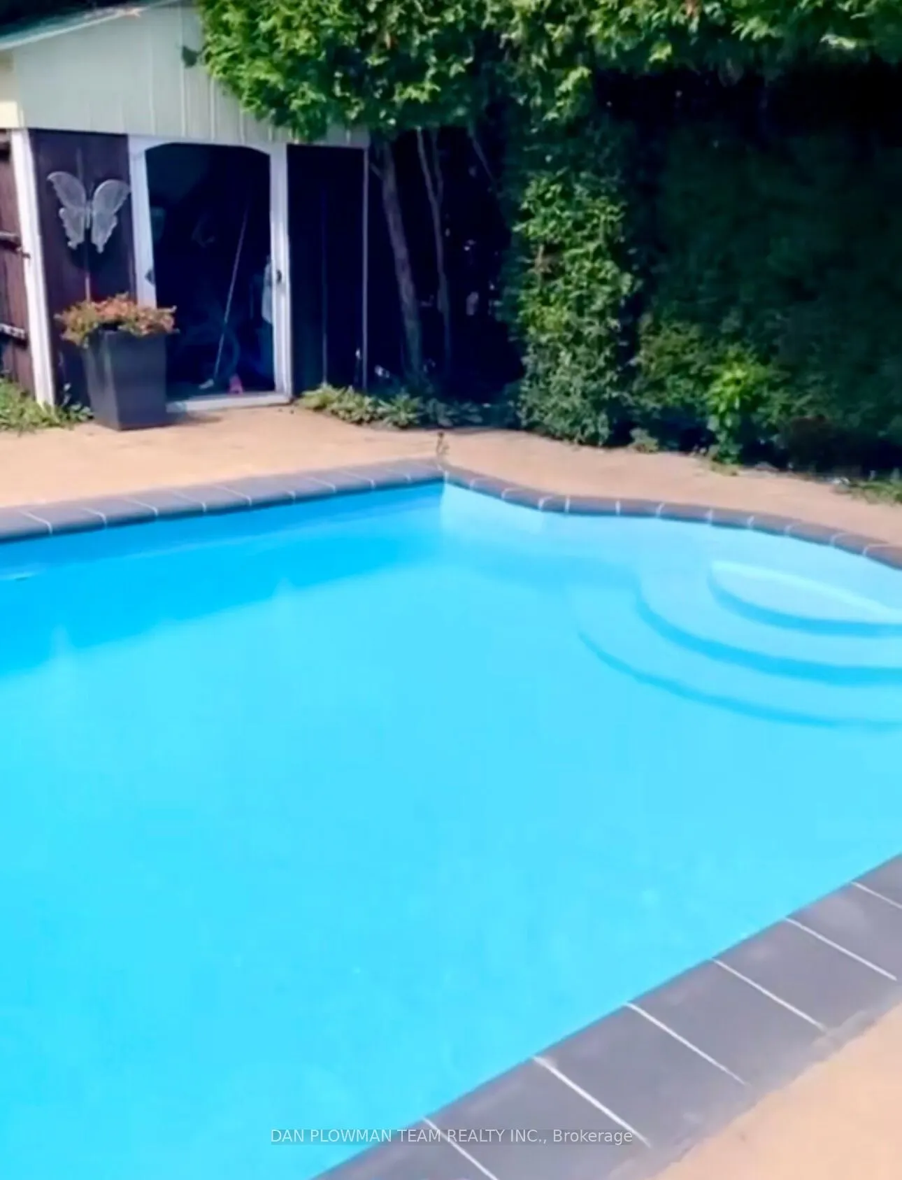 880 Carnaby Crescent