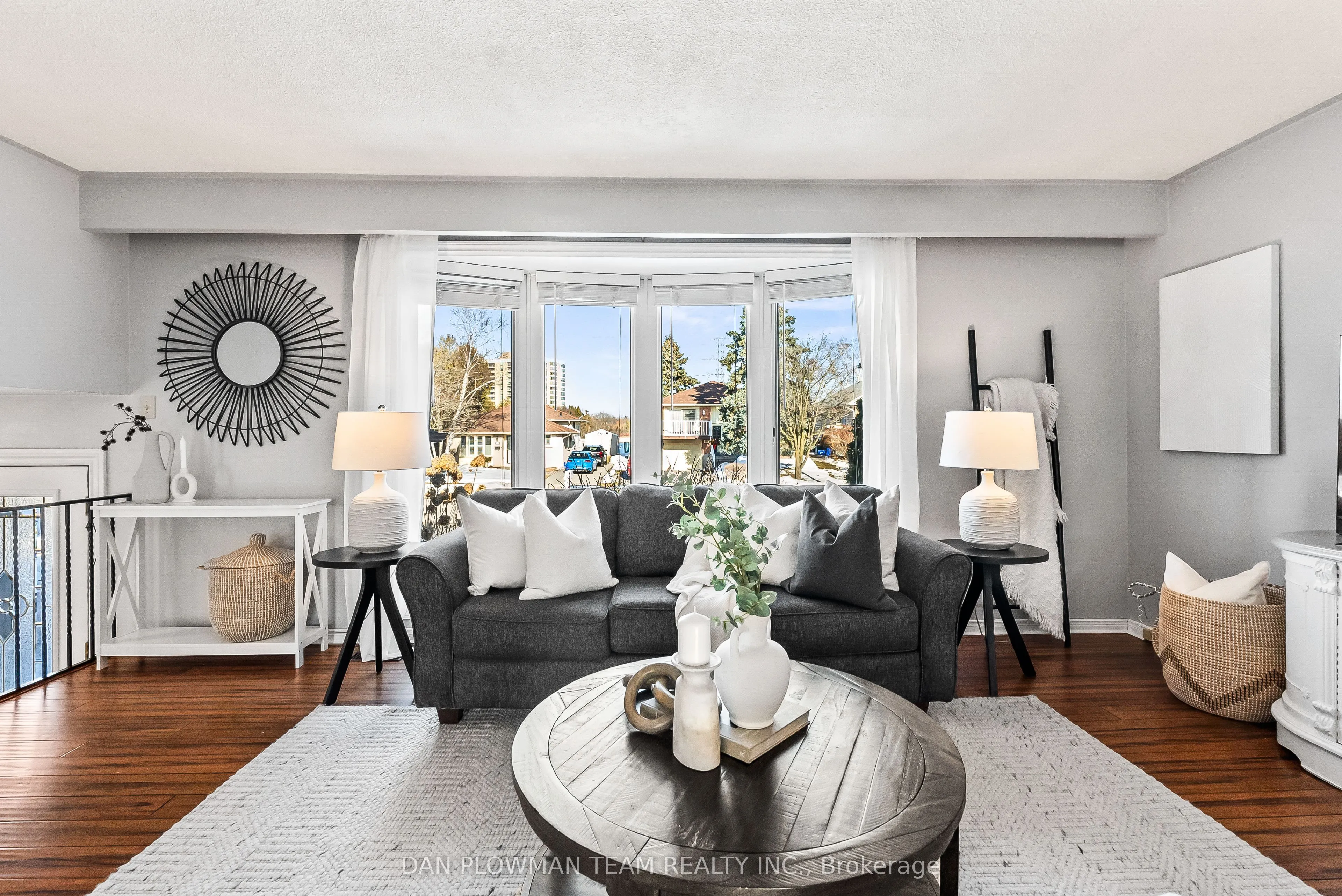 880 Carnaby Crescent