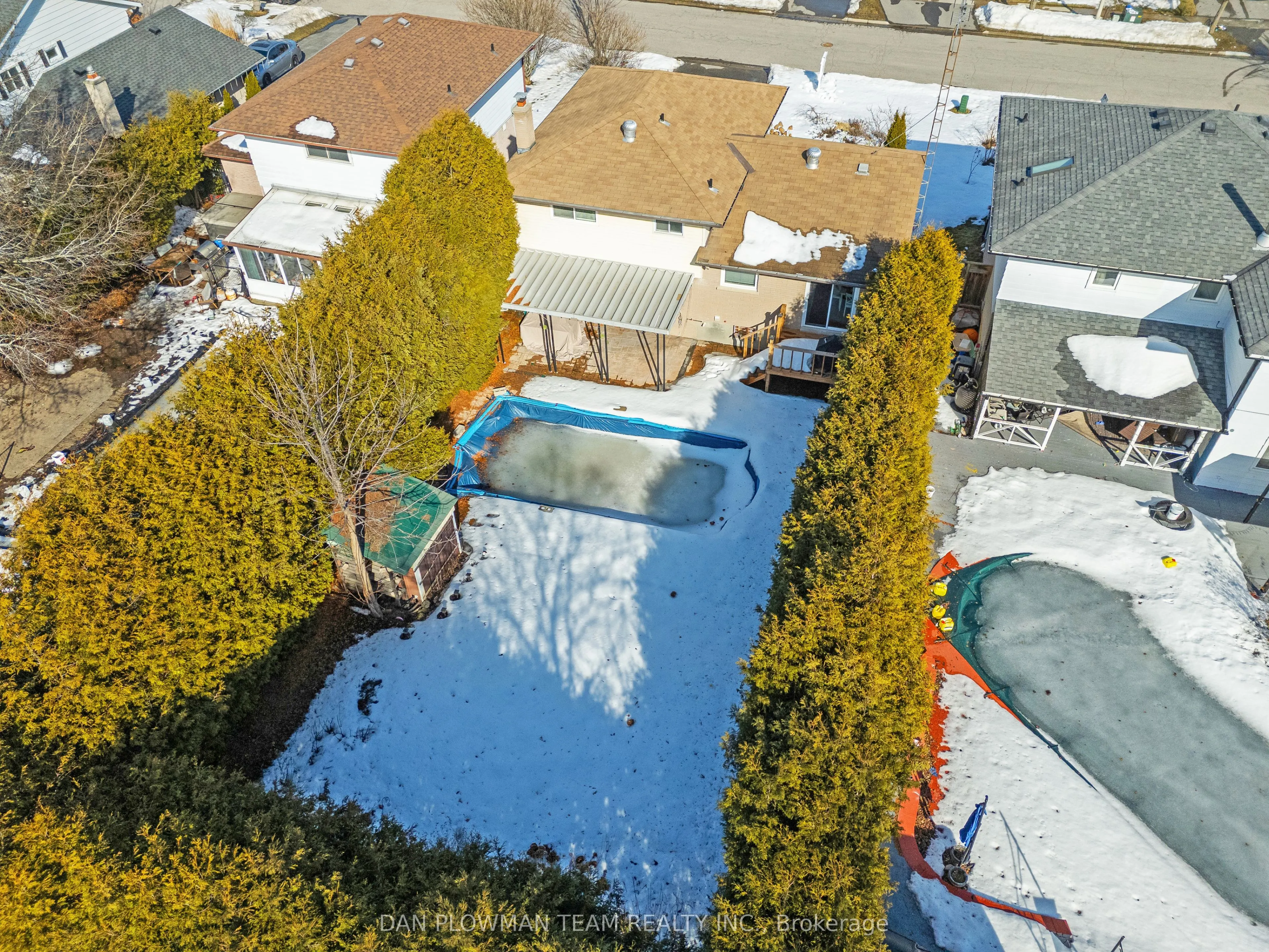 880 Carnaby Crescent