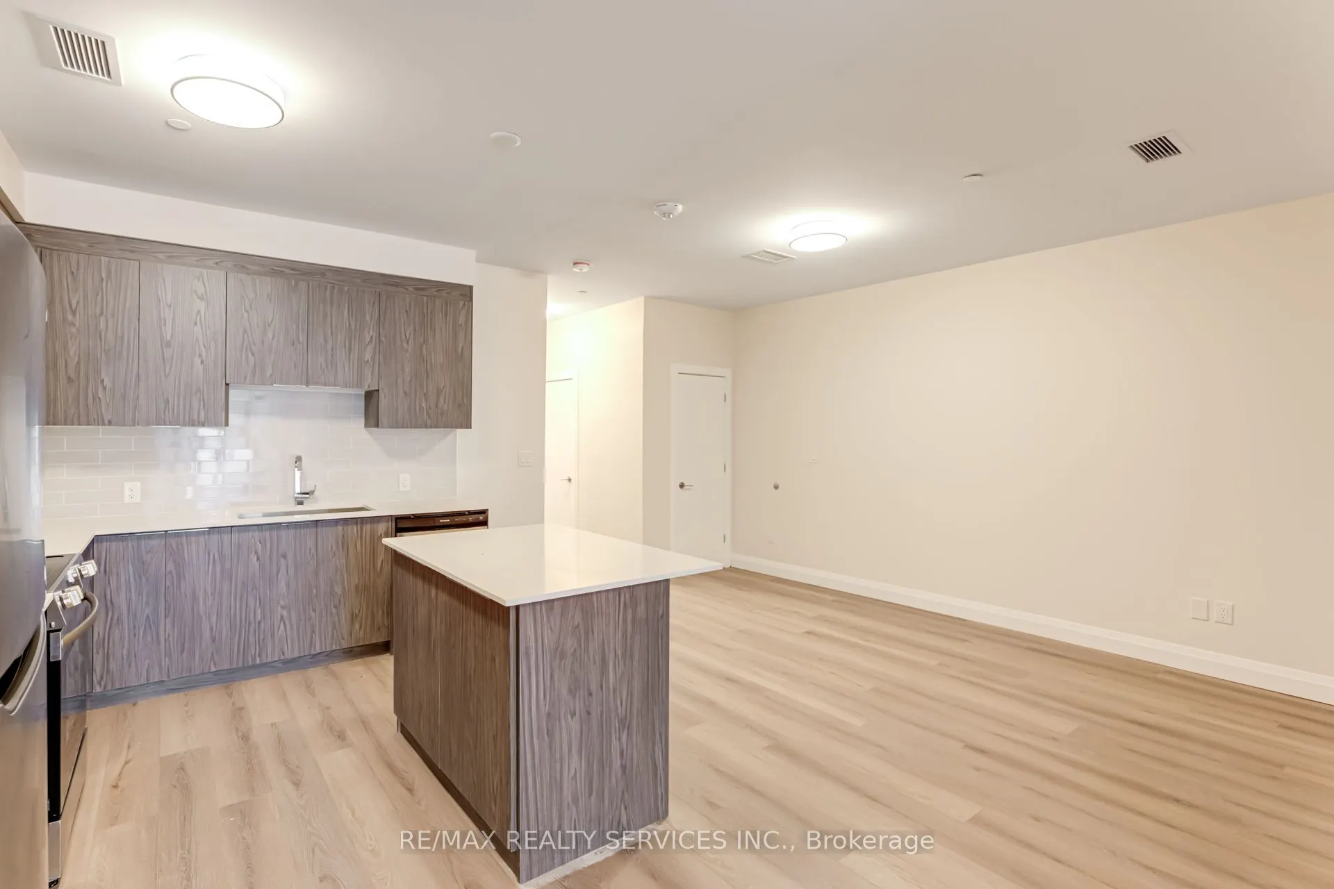 30 DEAN PARK Road, ##10