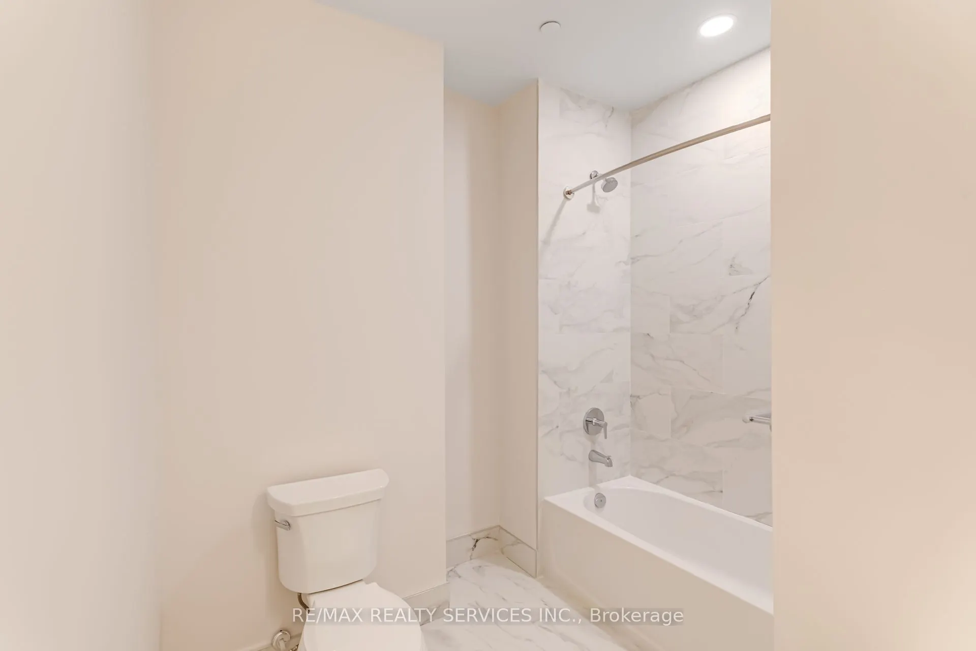 30 DEAN PARK Road, ##10