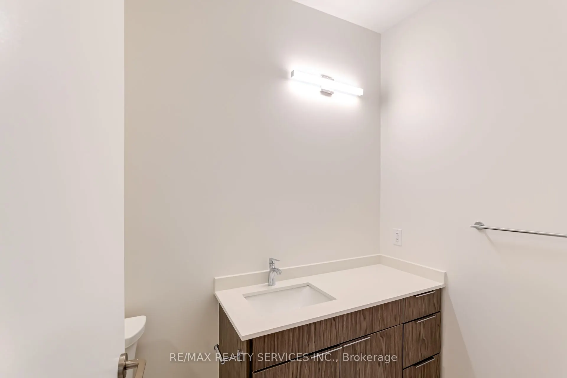 30 DEAN PARK Road, ##10