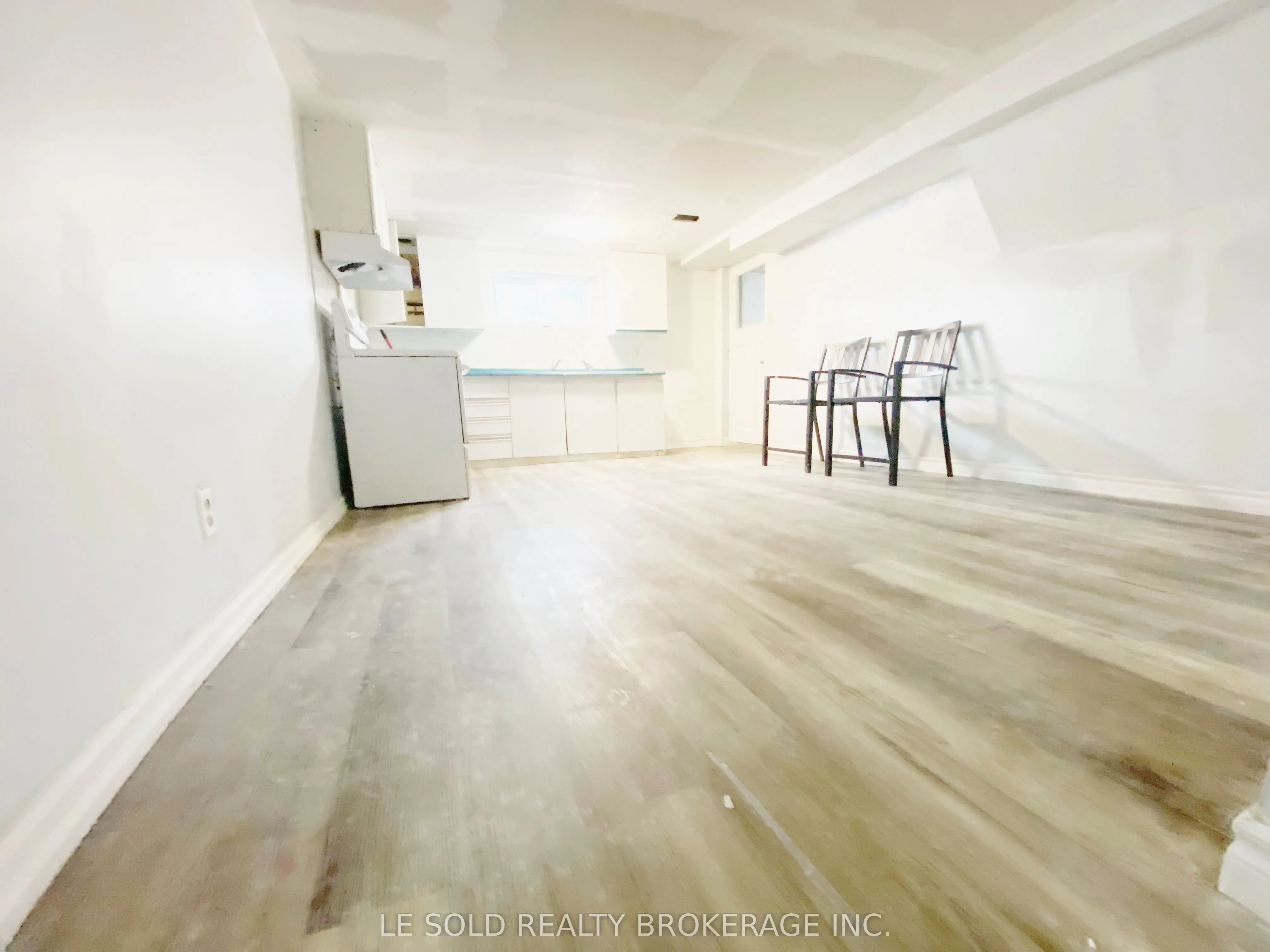 3346 Ellesmere Road