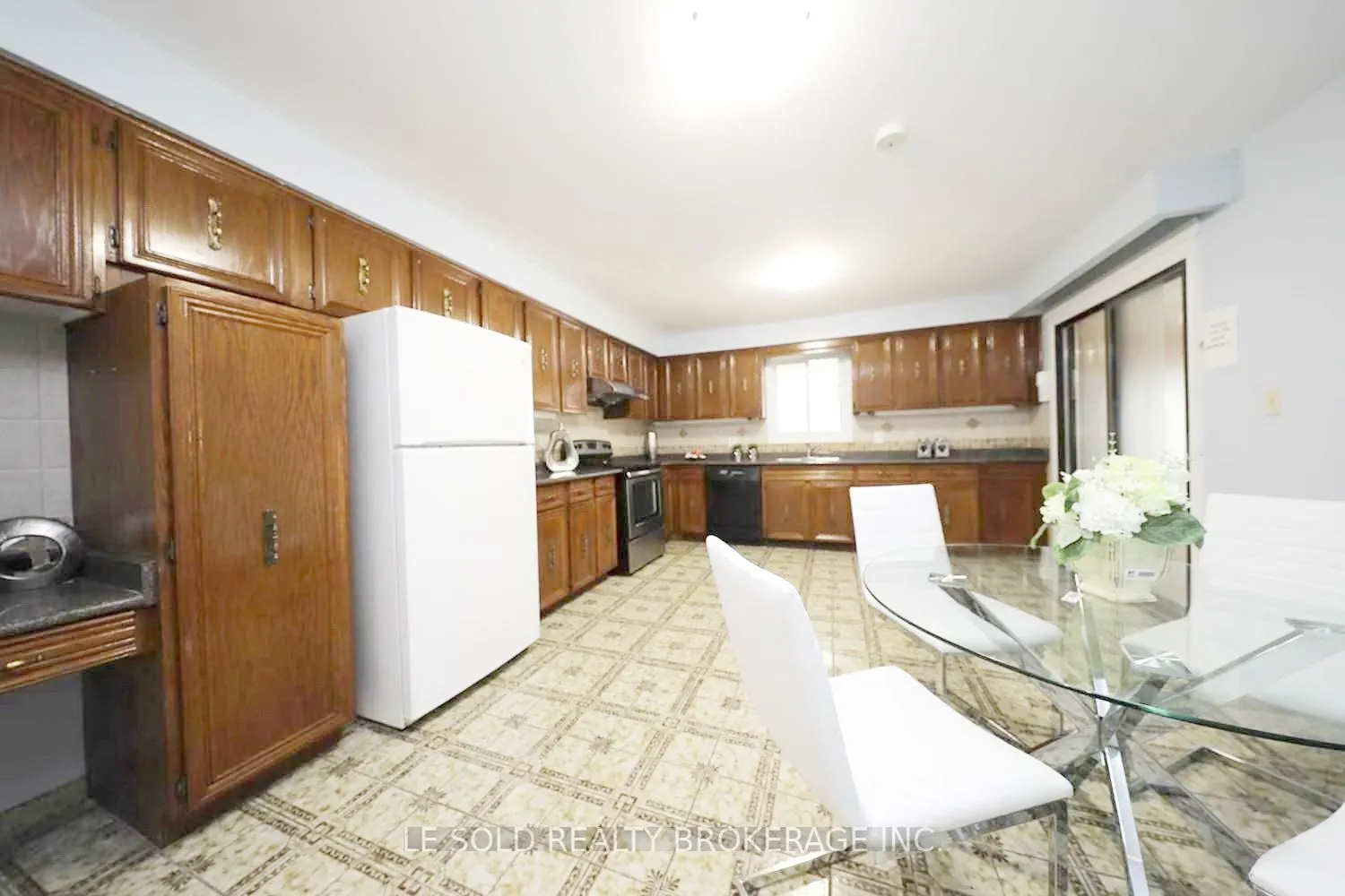 3346 Ellesmere Road