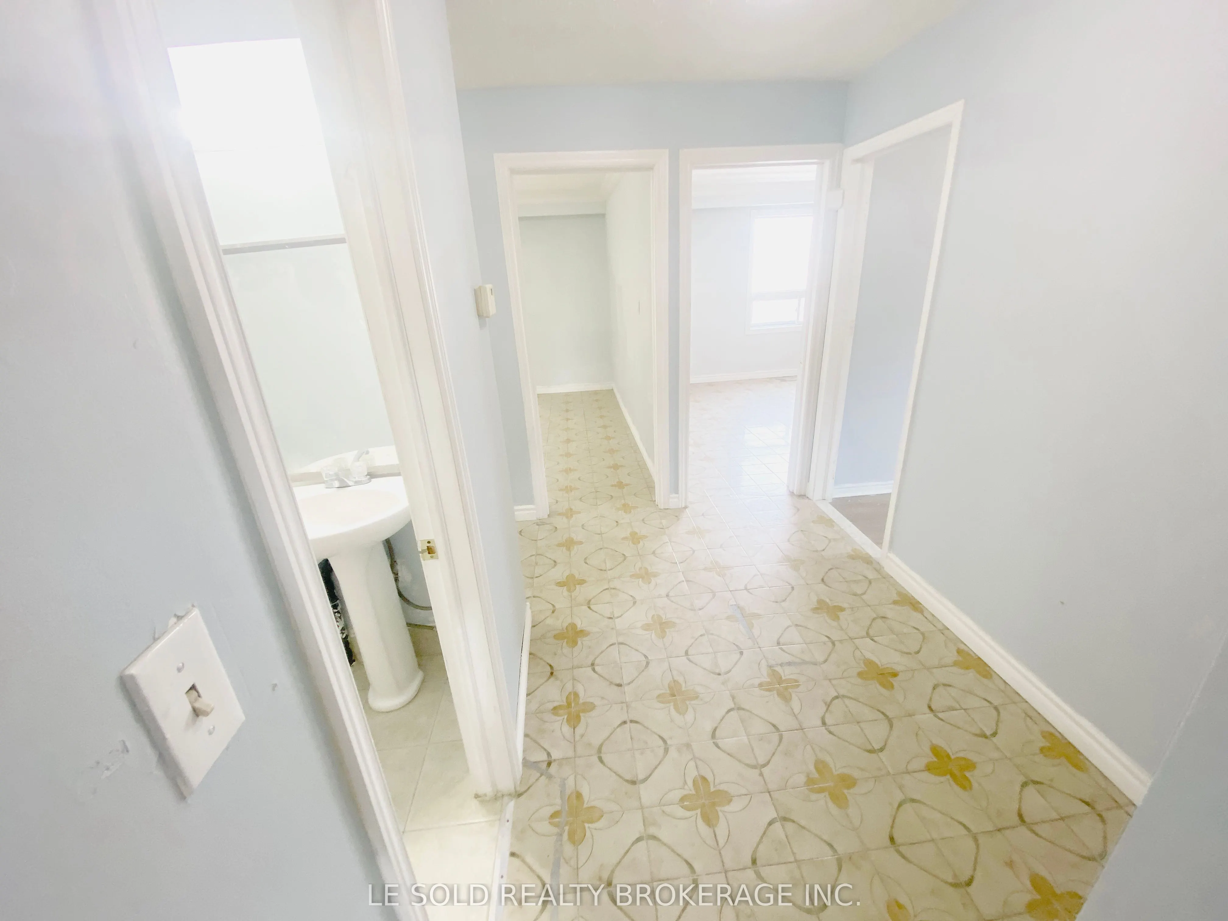 3346 Ellesmere Road