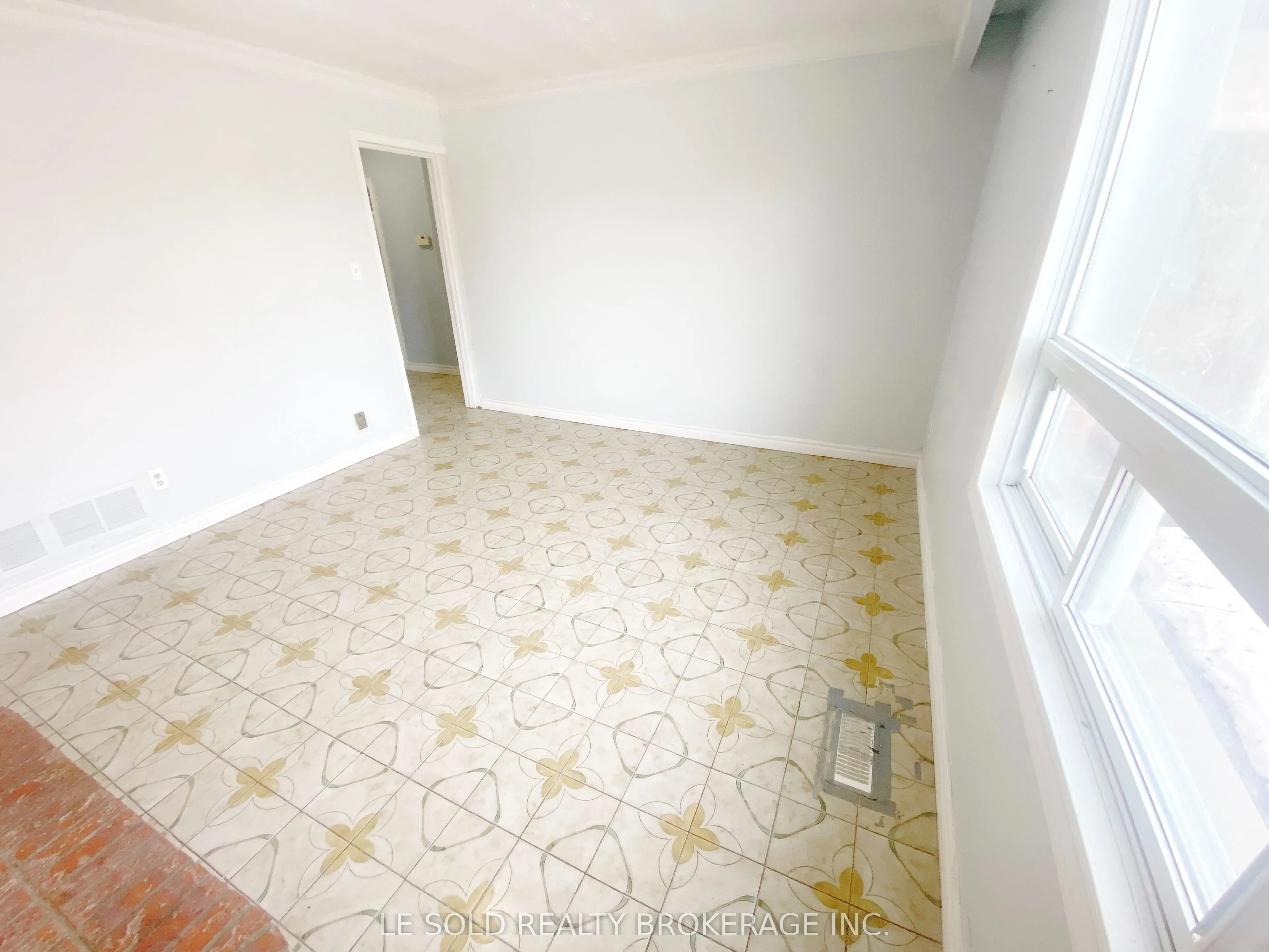 3346 Ellesmere Road